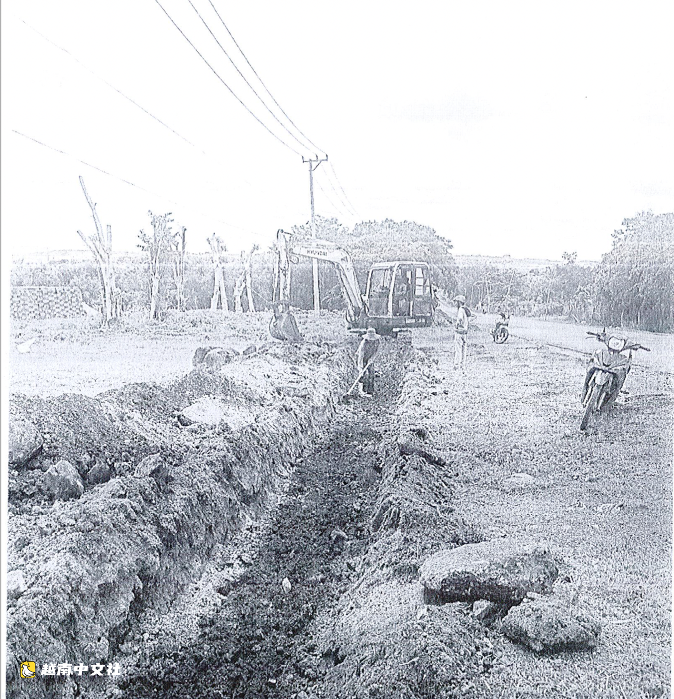 越南嘉萊省:宏偉大門侵佔公路用地,嚴重違規持續多年,地方為何不處理?