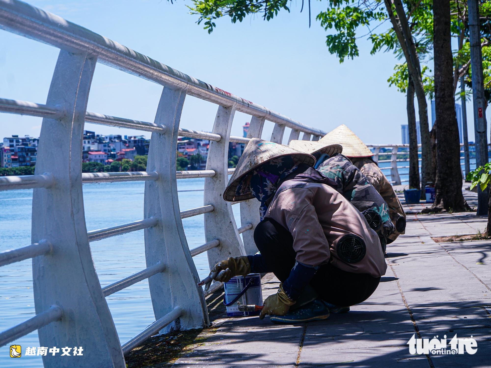 越南河內居民在首都最熱的一天頂著烈日謀生