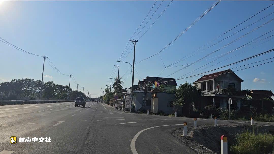 越南“魚骨標線”佔用整條車道引發危險，為何不使用標誌牌？
