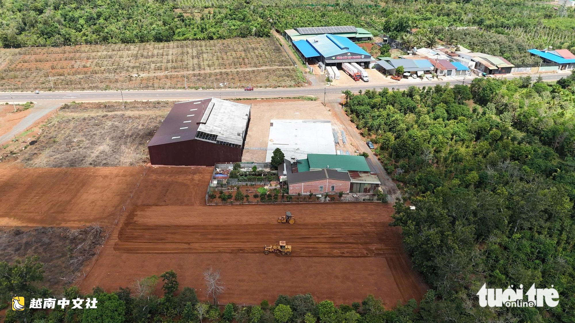 越南多樂省一鄉新建的十多個榴蓮倉庫均無許可證