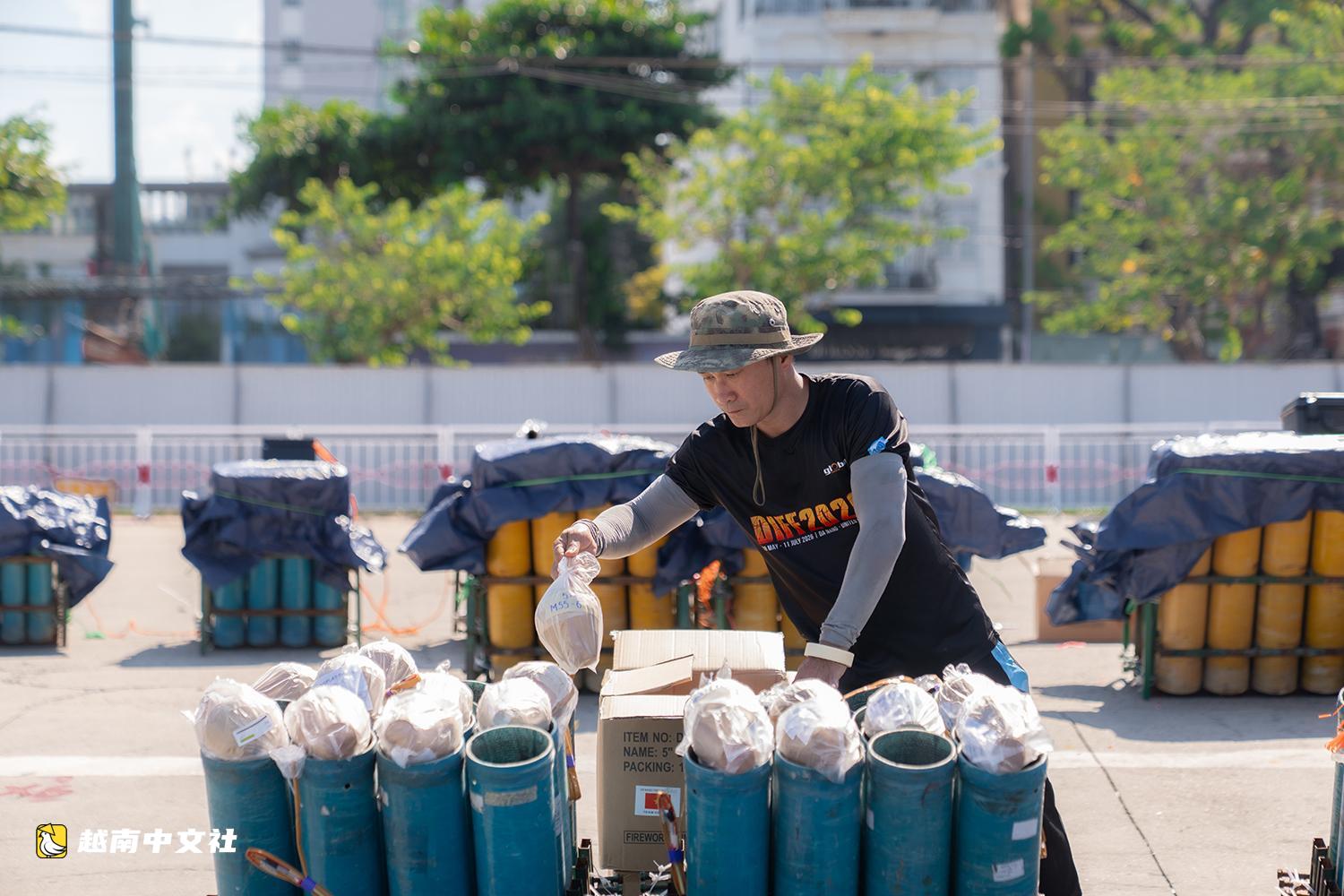 越南峴港國際煙花節開幕前夕，巨型煙花陣現場直擊
