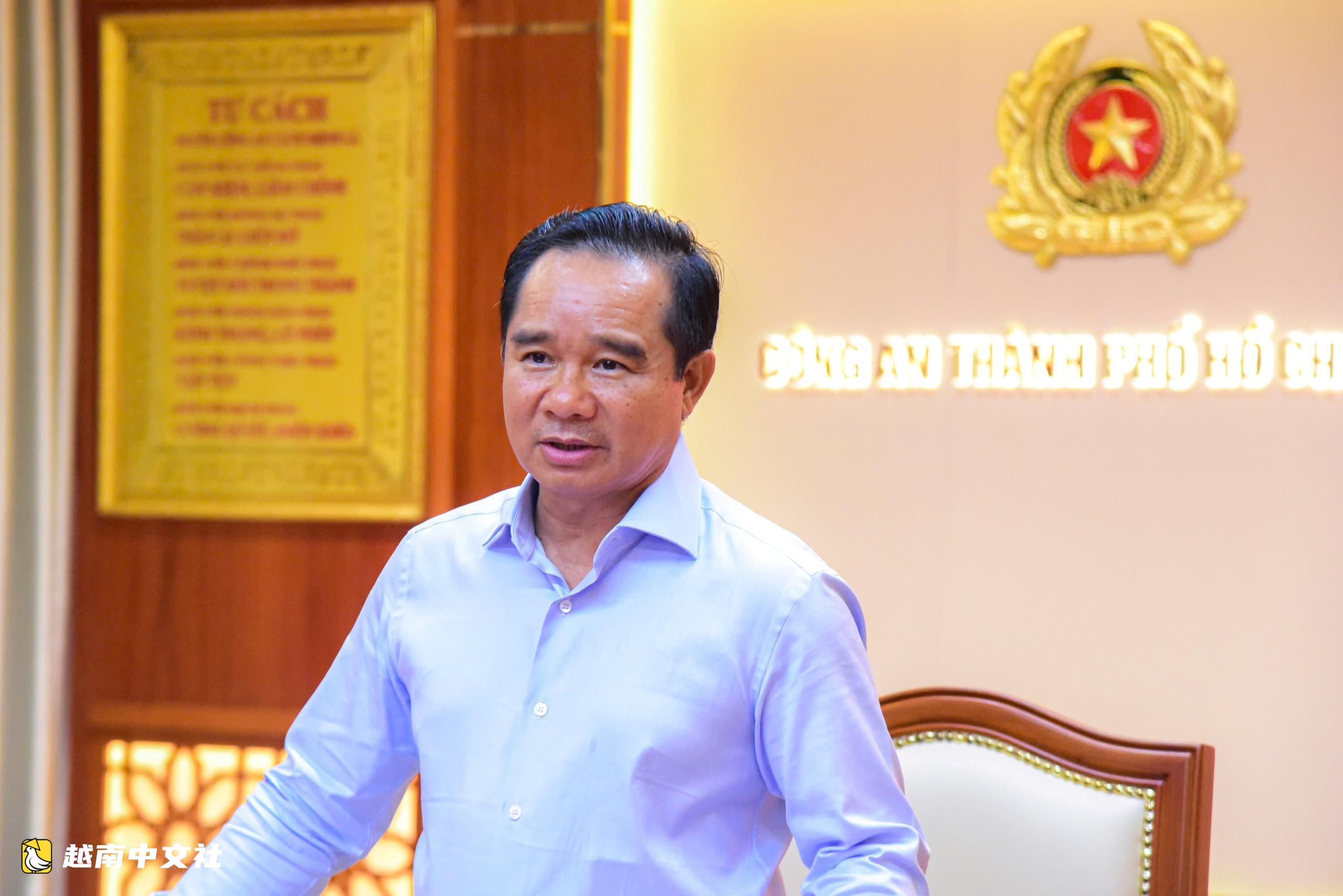 越南胡志明市獎勵在濱城坊槍殺案中抓獲兩名薩摩亞嫌疑人的警力