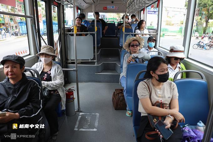 越南胡志明市推出按需小型巴士服務是否合適?