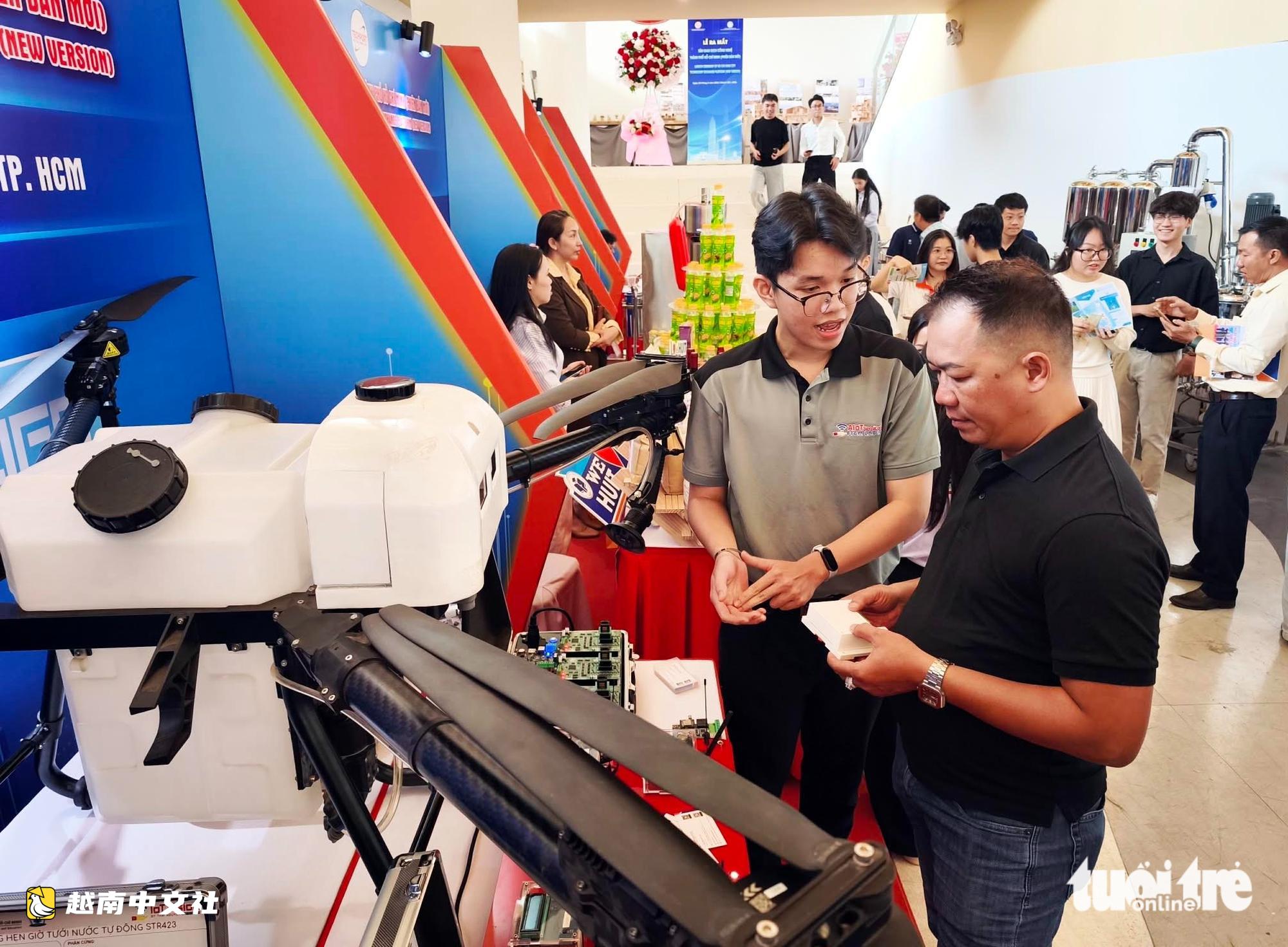 越南胡志明市市委副書記鄧明通:儘早完成本市衛生與農業數據庫