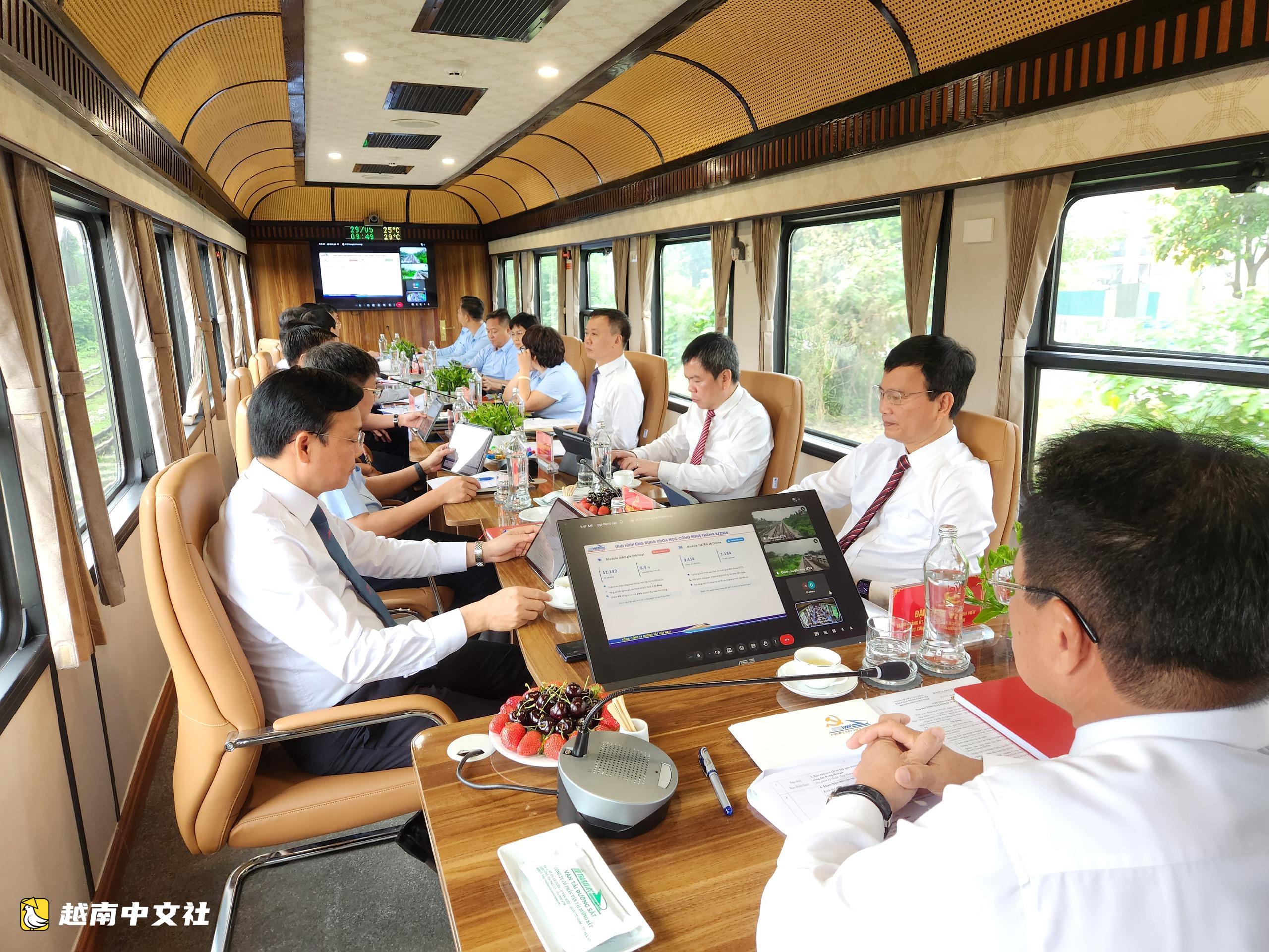 越南鐵路部門推出帶指揮車廂的專列