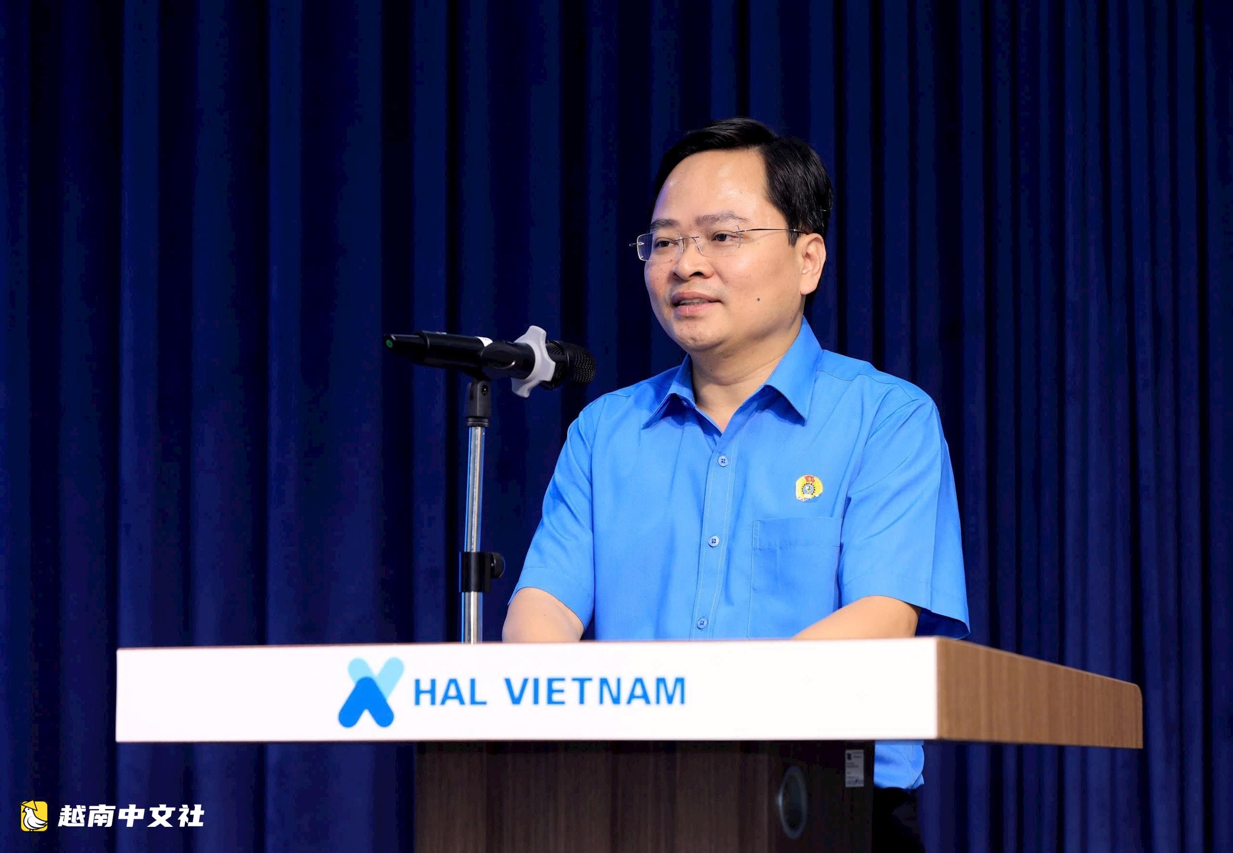 越南河內主席:絕不空口承諾工人與勞動者提出的問題