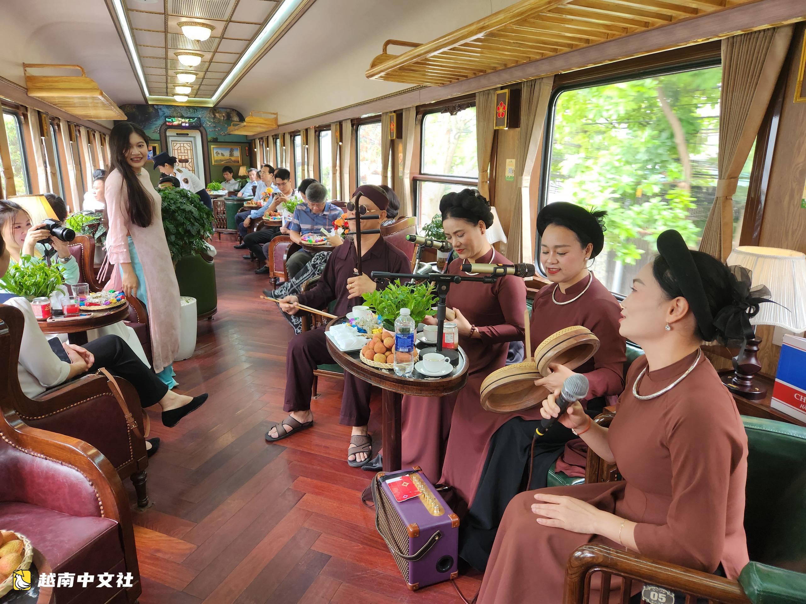 越南鐵路部門推出帶指揮車廂的專列