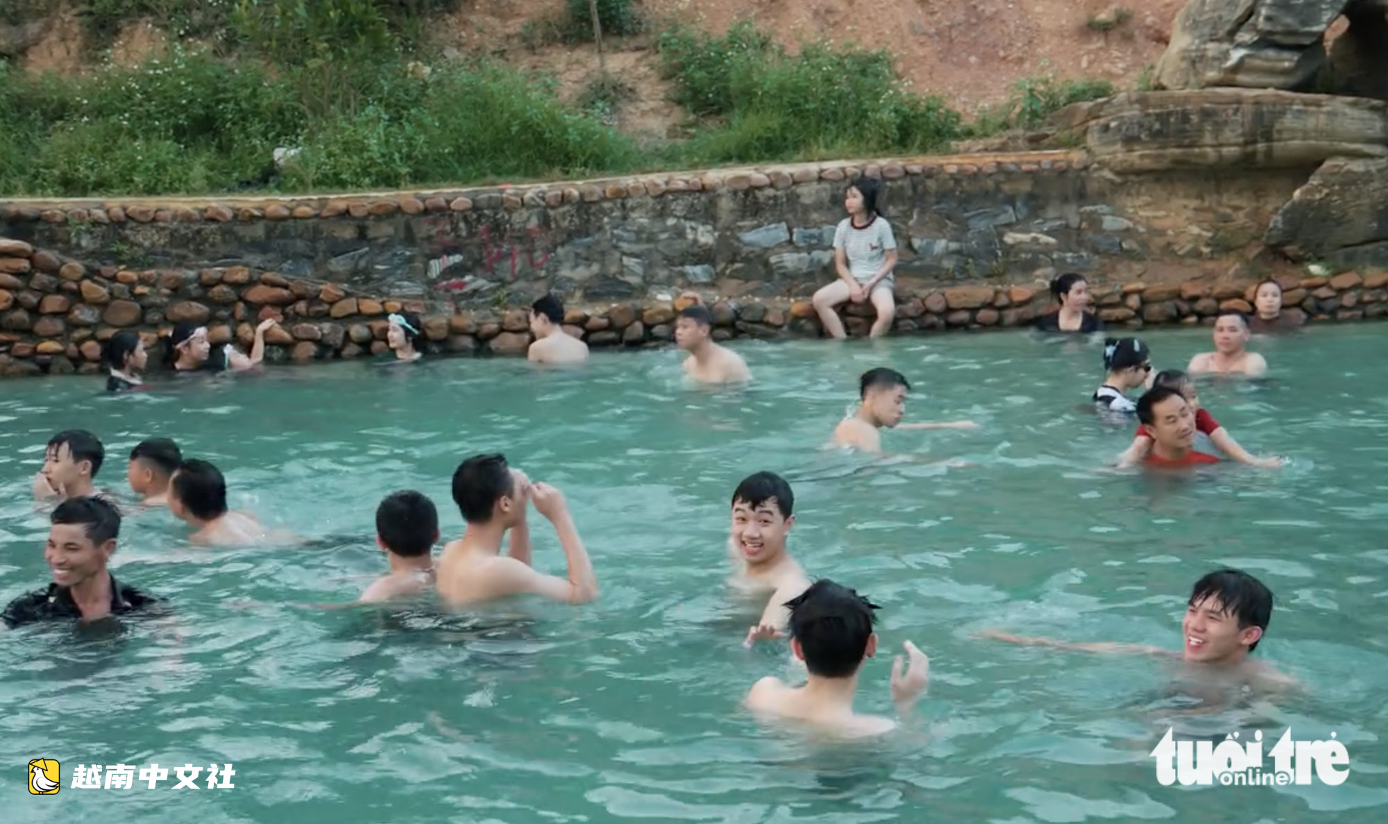 越南義安：山林間的免費泳池，每天數百人來‘消暑’