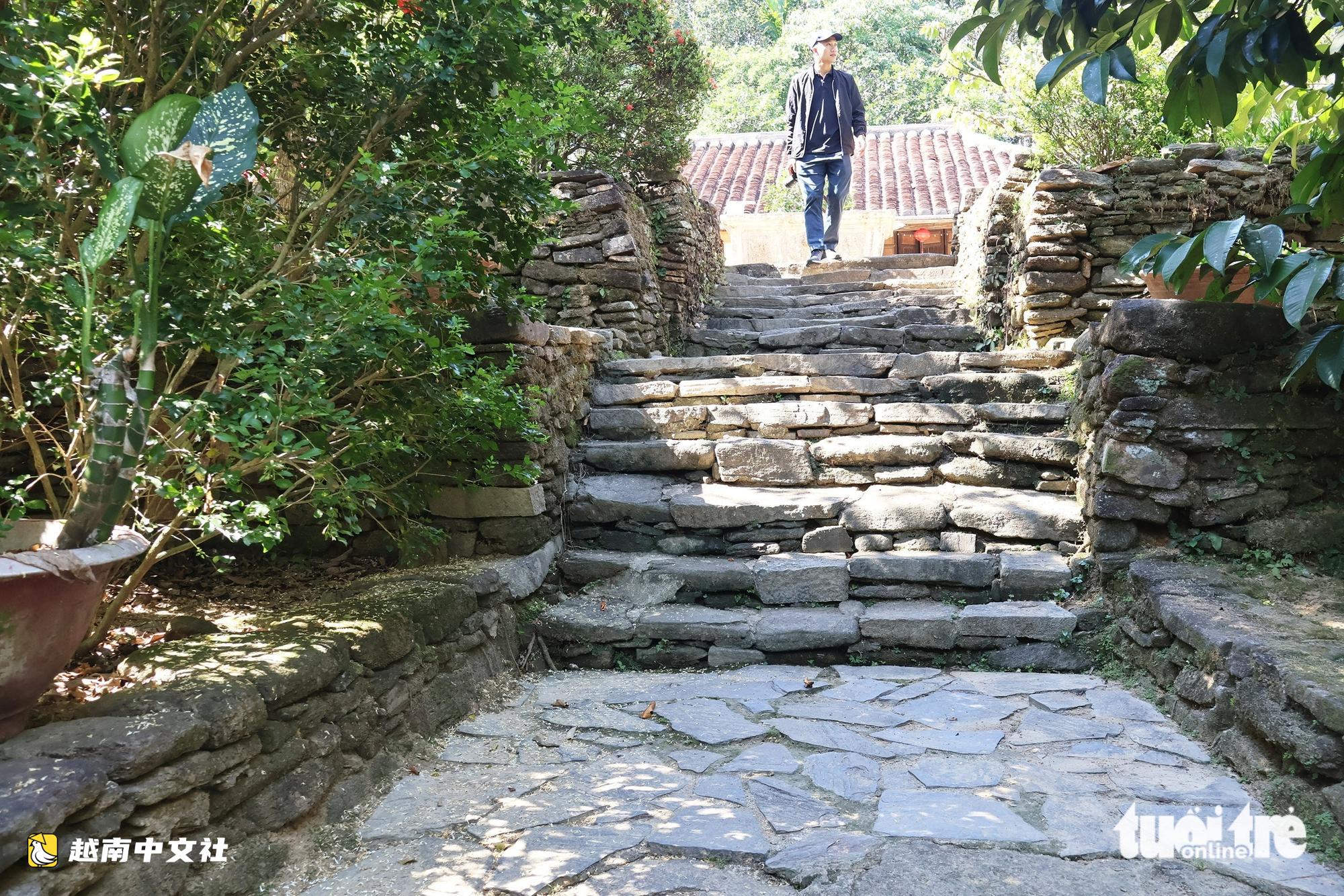 迷失在越南祿安古村,百年石砌門廊和石牆獨具特色