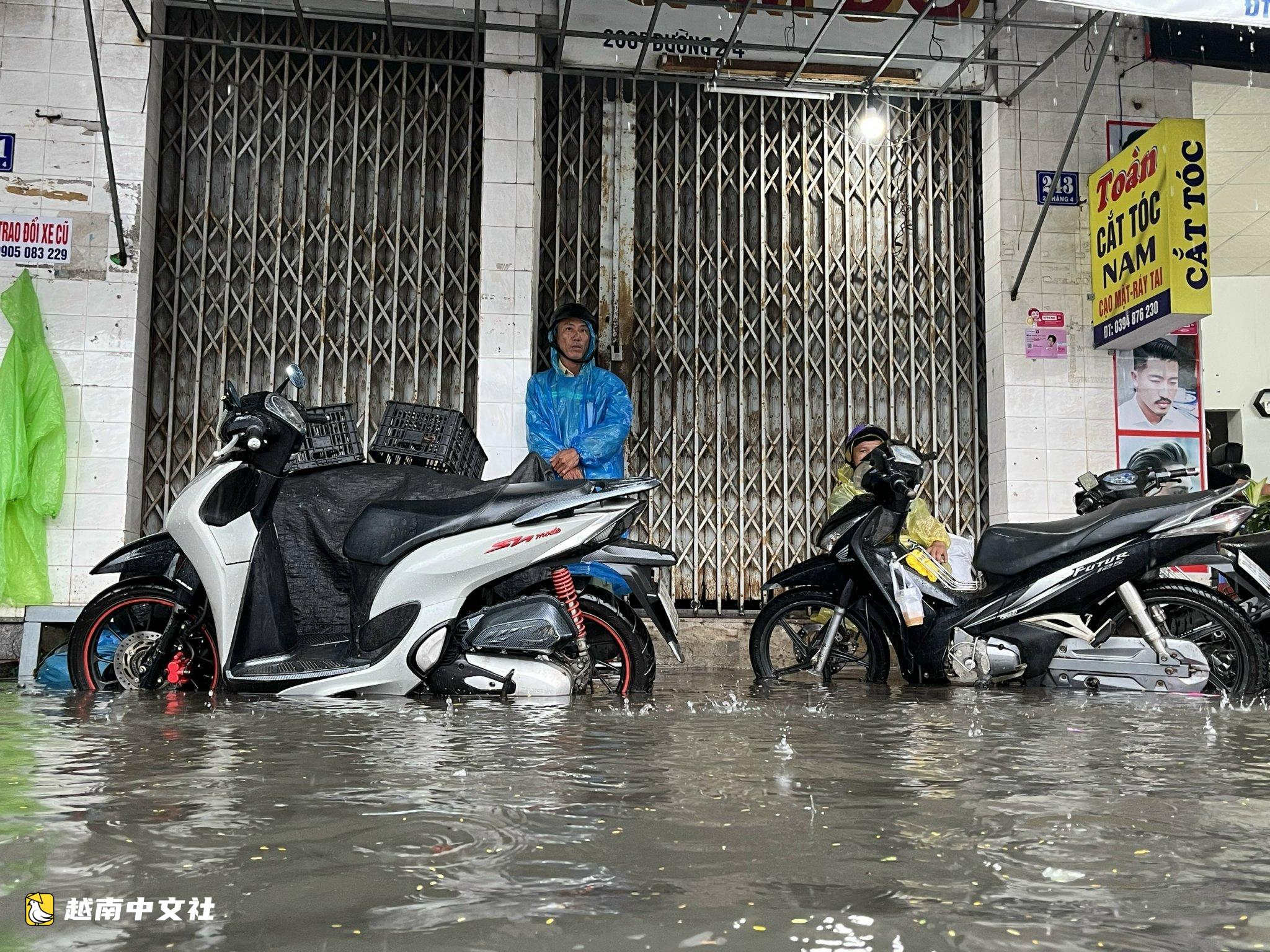 越南芽莊大雨致多地嚴重內澇