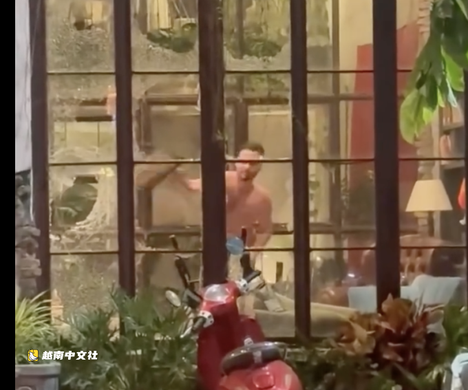 越南峴港一咖啡館遭外國遊客打砸