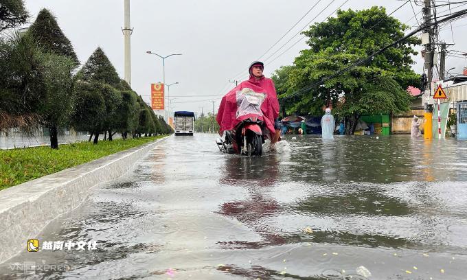 越南芽莊暴雨持續三小時引發內澇