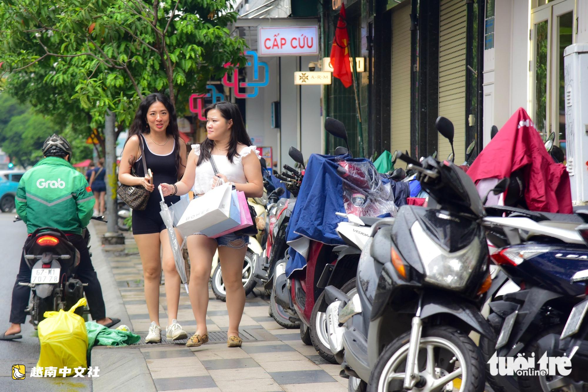 越南胡志明市民眾期盼儘快出臺人行道使用規定以允許擺攤經營