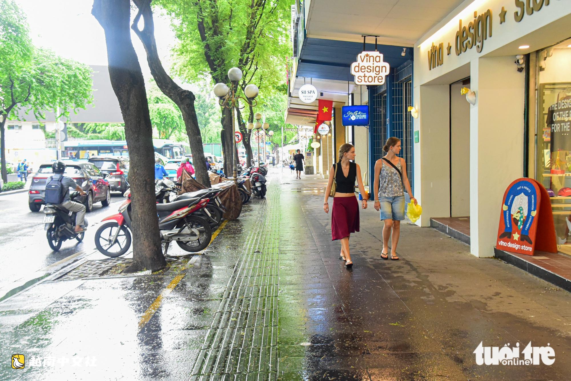 越南胡志明市民眾期盼儘快出臺人行道使用規定以允許擺攤經營