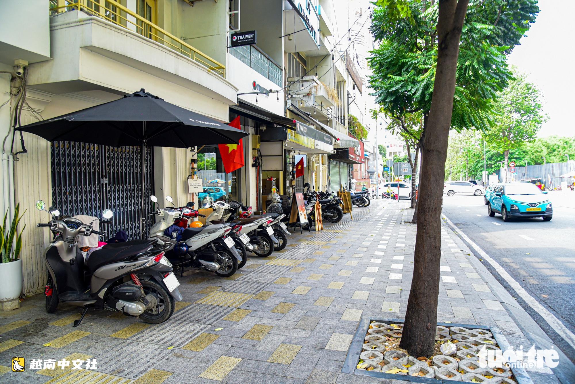 越南胡志明市民眾期盼儘快出臺人行道使用規定以允許擺攤經營