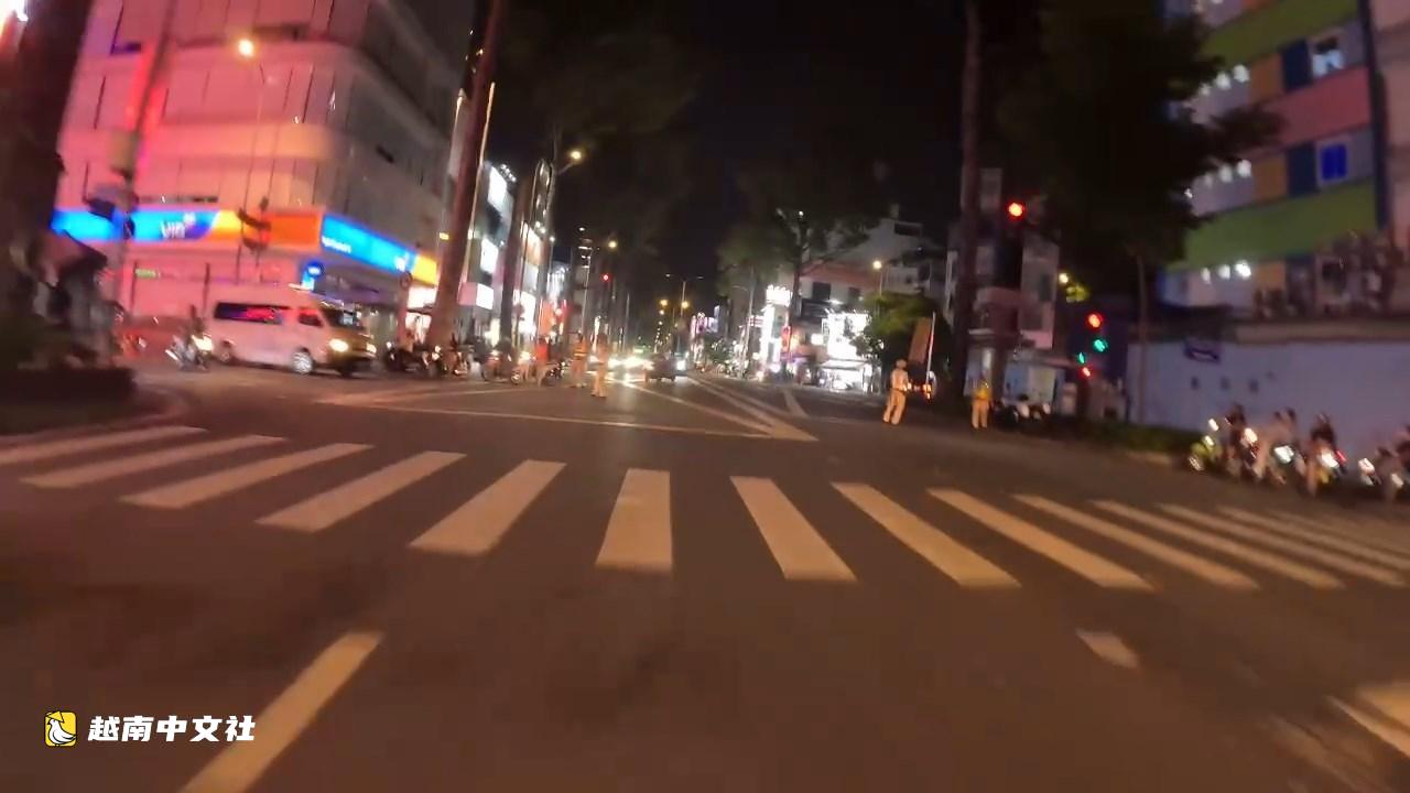 胡志明市交警協助為運送捐贈心臟的車輛“開路”,迅速抵達醫院