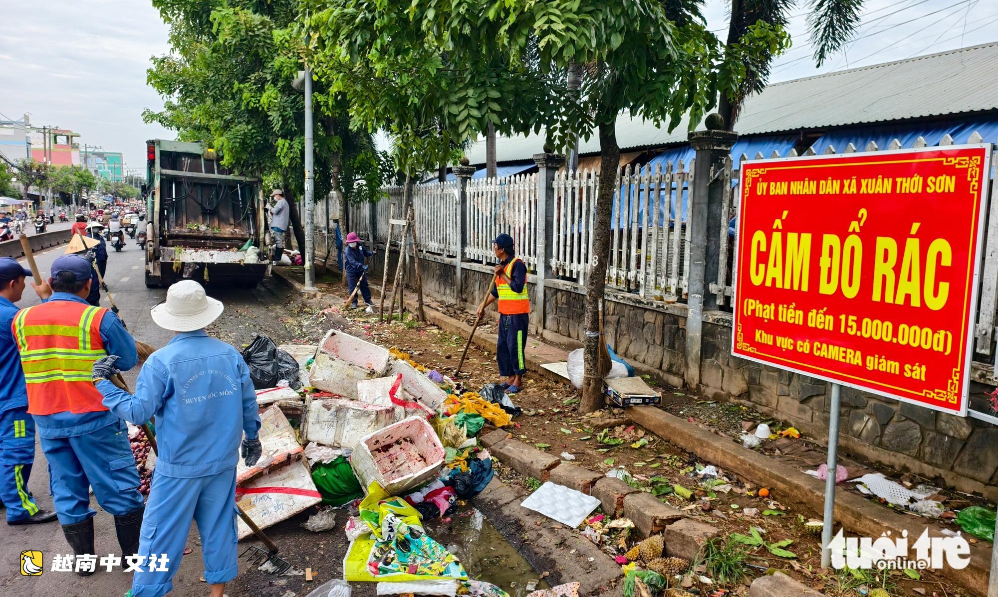 越南胡志明市旭門批發市場周邊加裝監控攝像頭 嚴打亂扔垃圾和佔道經營