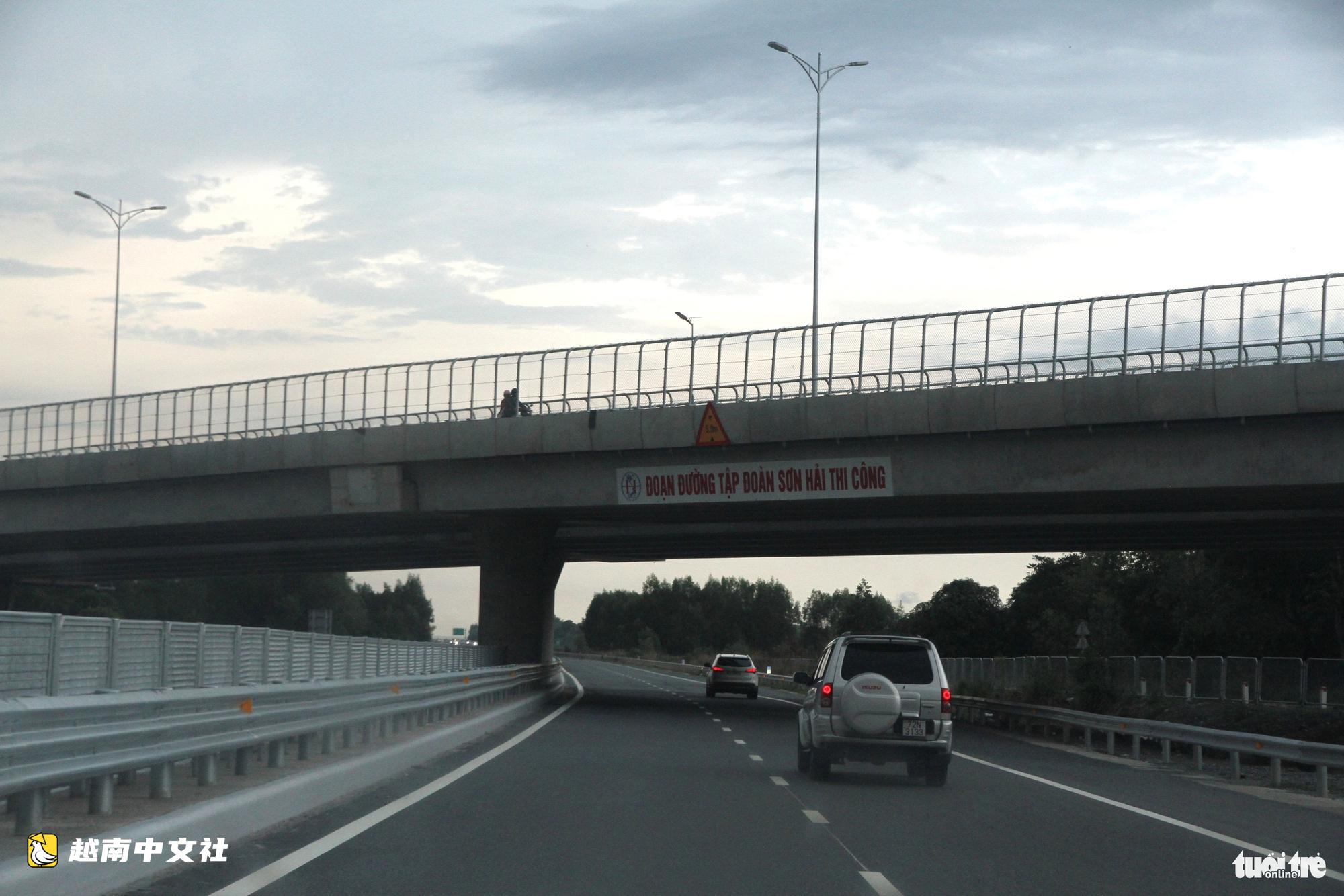 今日中午,越南邊和-頭頓高速公路多處隆城交匯匝道開放通行