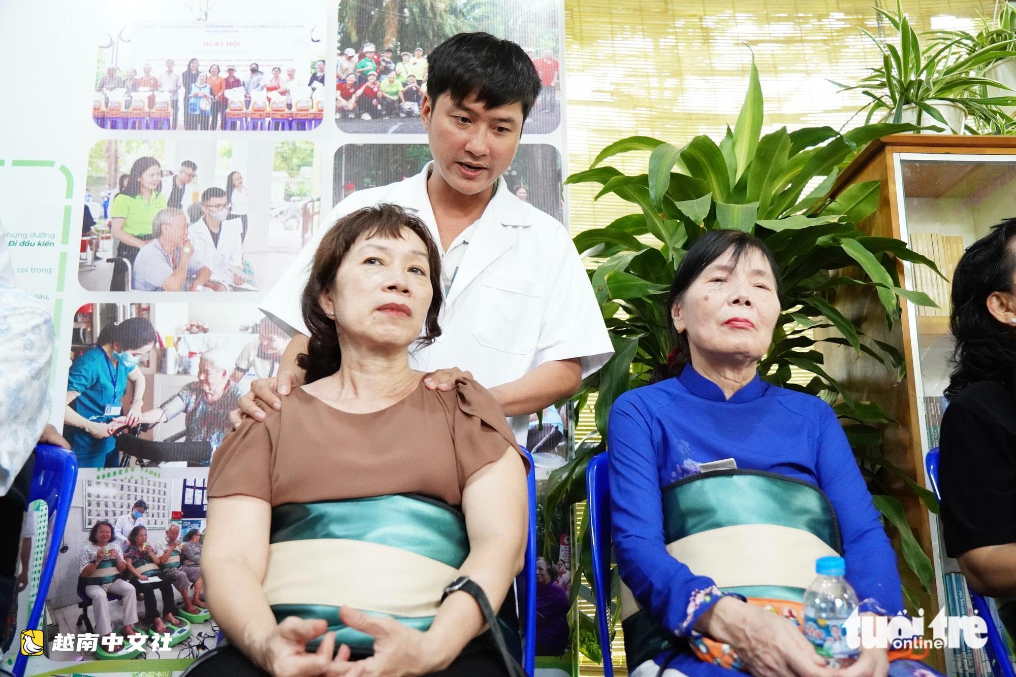 越南平富坊啟用老年人社區活動中心,春和坊為民眾提供免費體檢