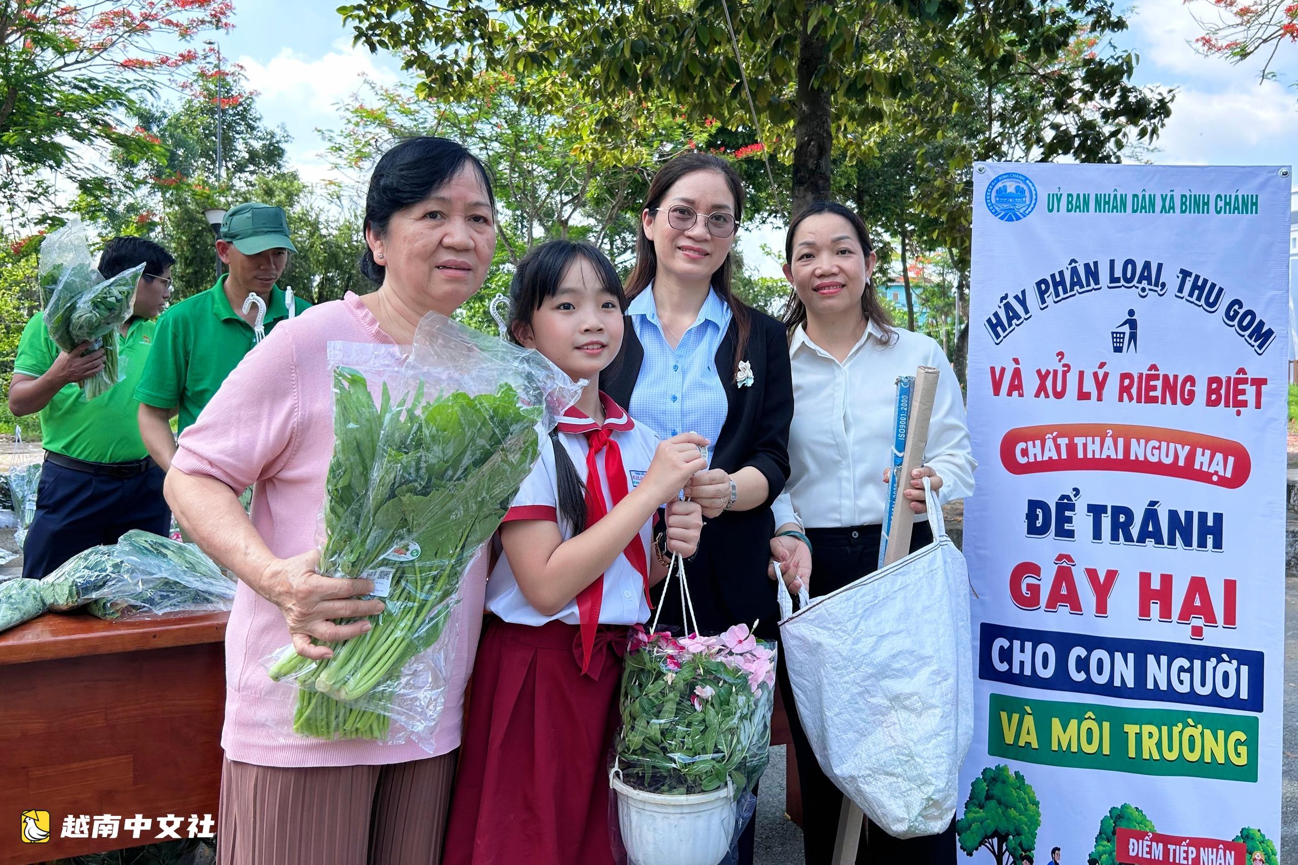 越南胡志明市在潘廷逢公園新植多棵樹木