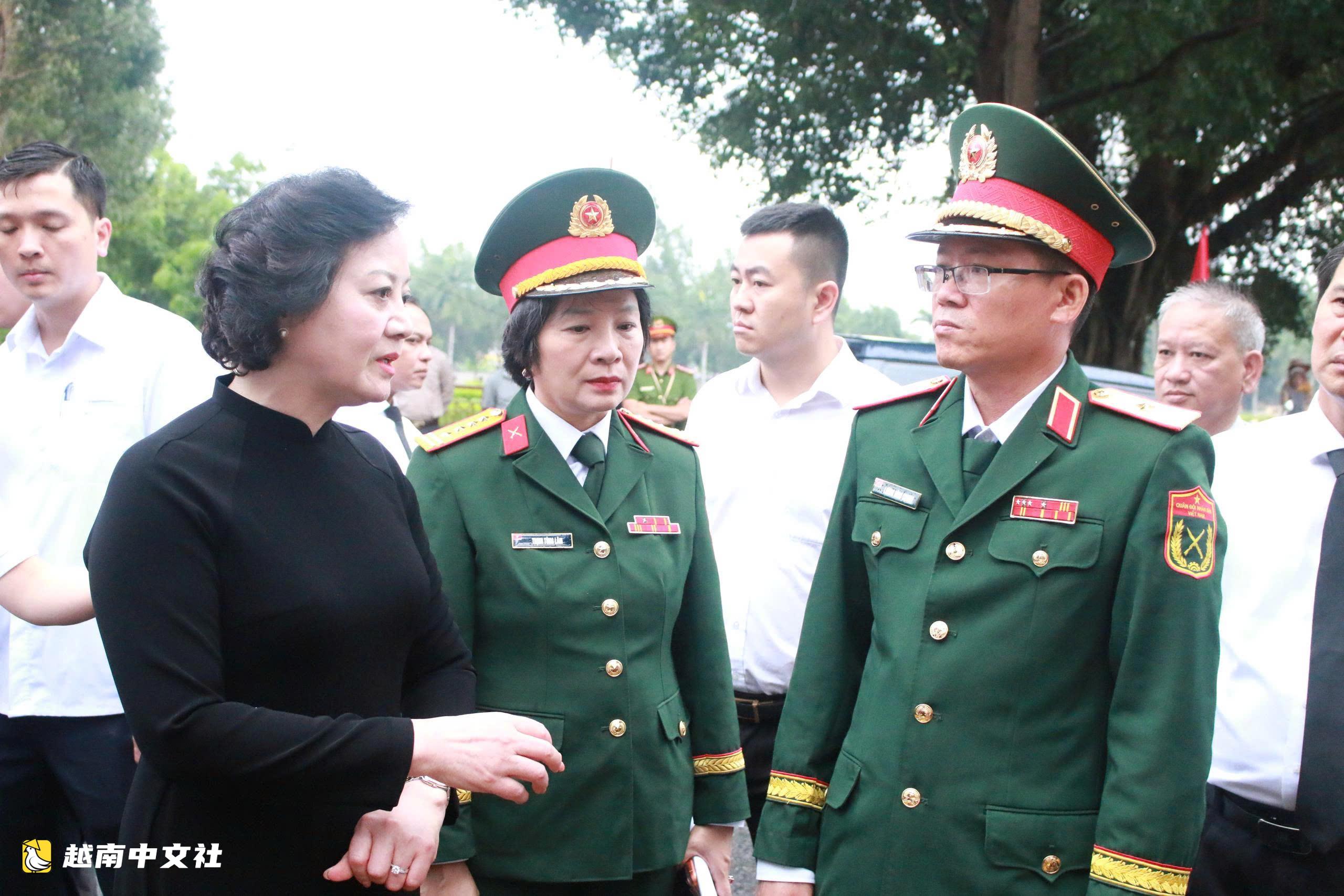 越南軍隊動用探地雷達，在昆嵩挖掘4條探溝尋找烈士集體墓