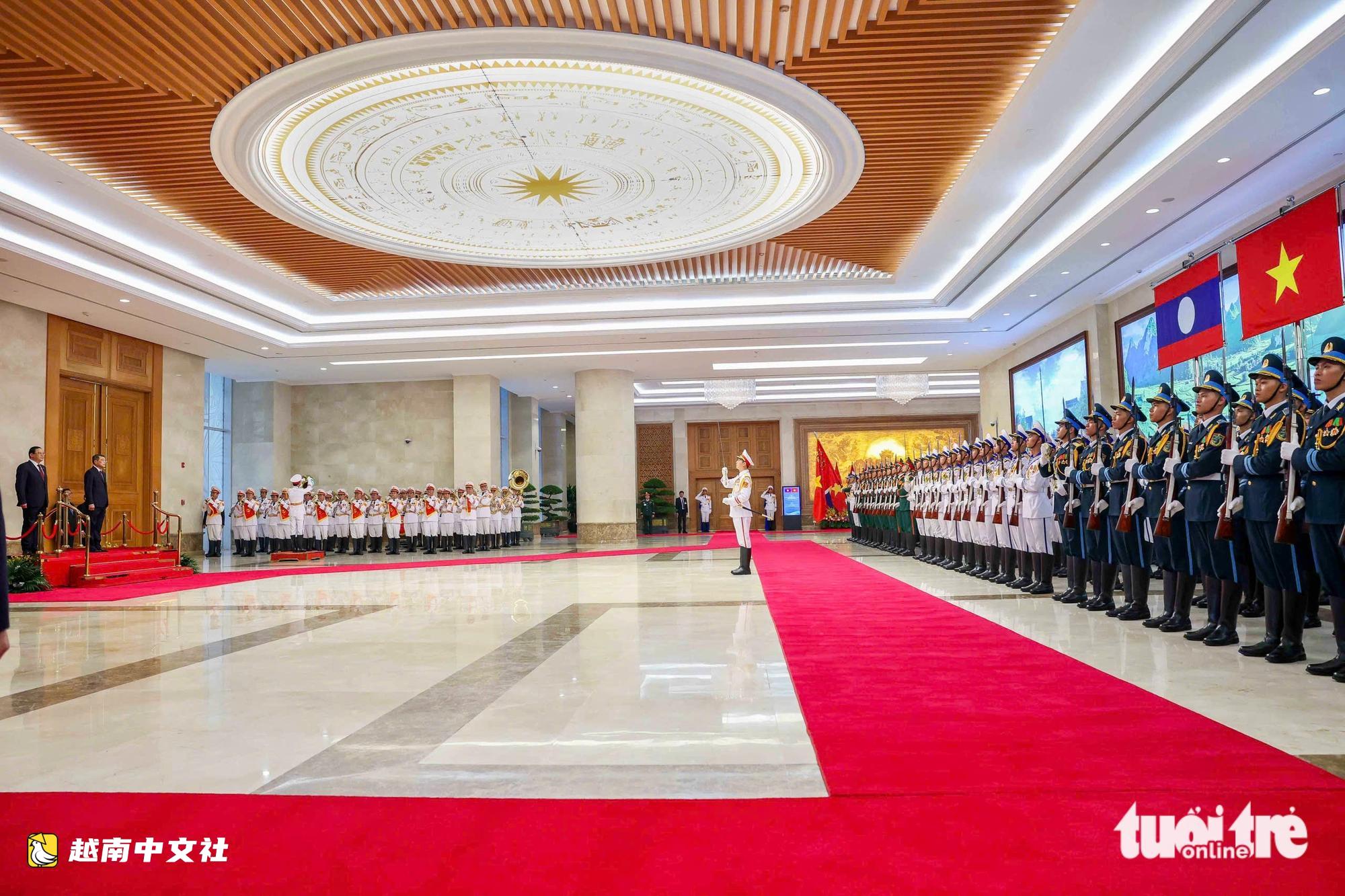 越南總理黎明興主持儀式歡迎老撾總理宋賽·西潘敦