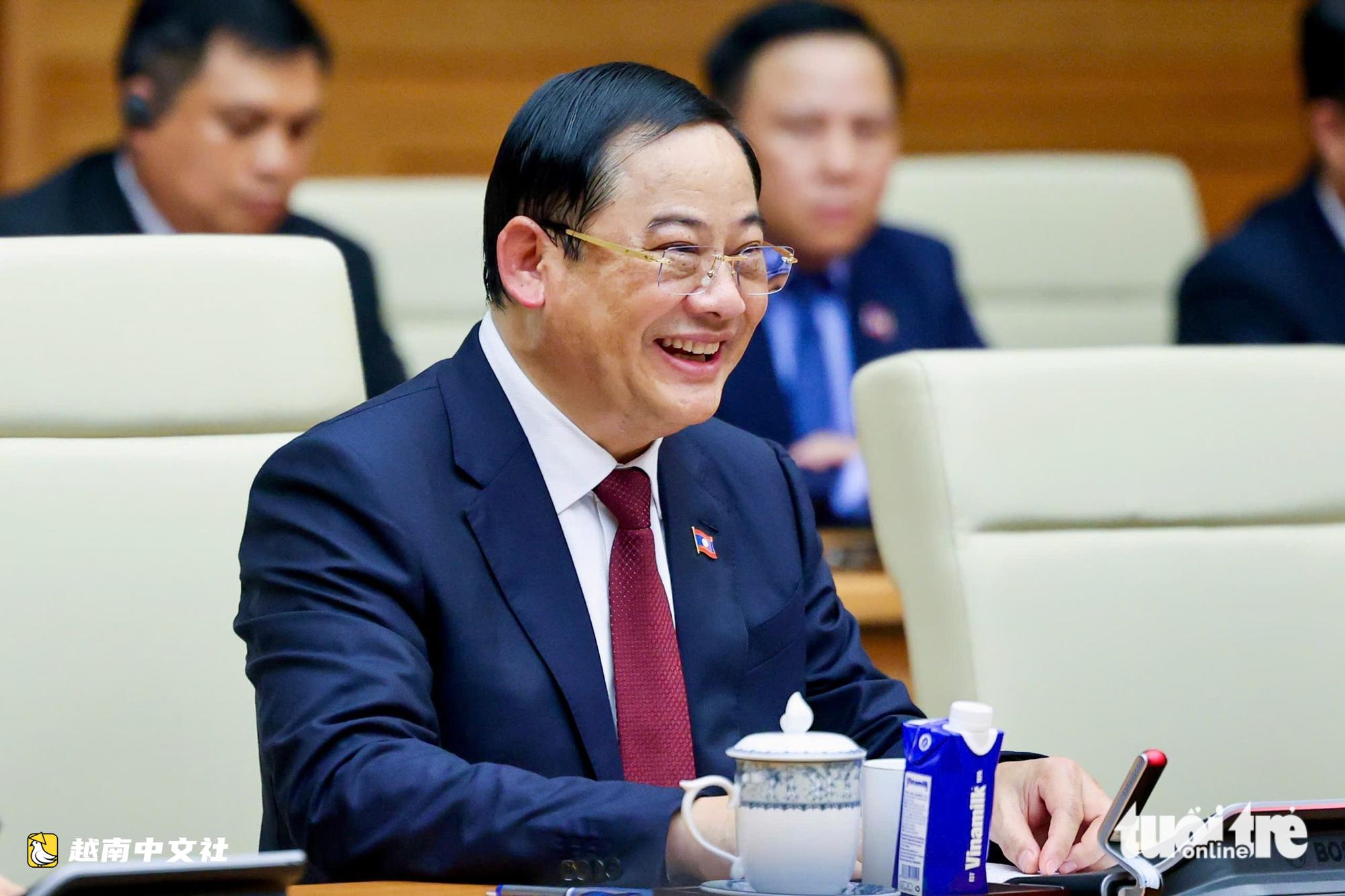 越南總理黎明興主持儀式歡迎老撾總理宋賽·西潘敦