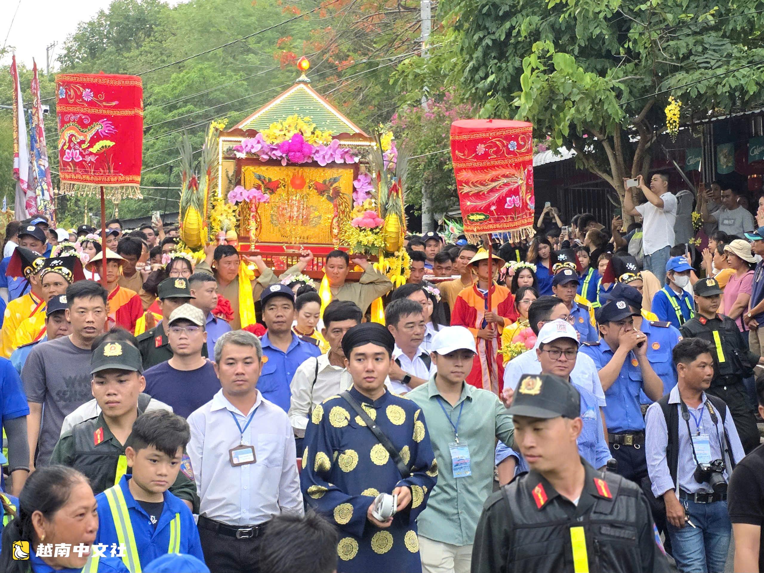 越南山舍主母誕辰:重現神像巡遊與九花浴禮