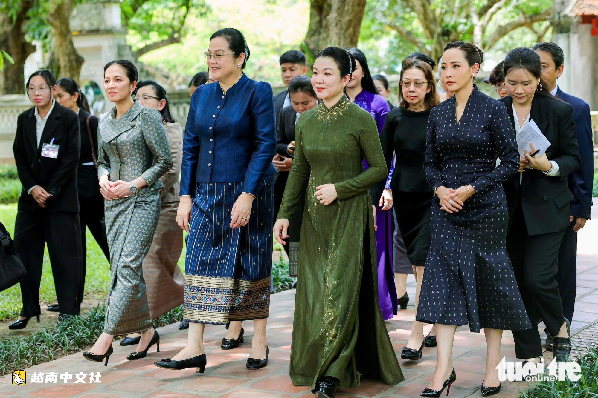 越南總理黎民興夫人與老撾、柬埔寨、泰國總理夫人參觀文廟-國子監
