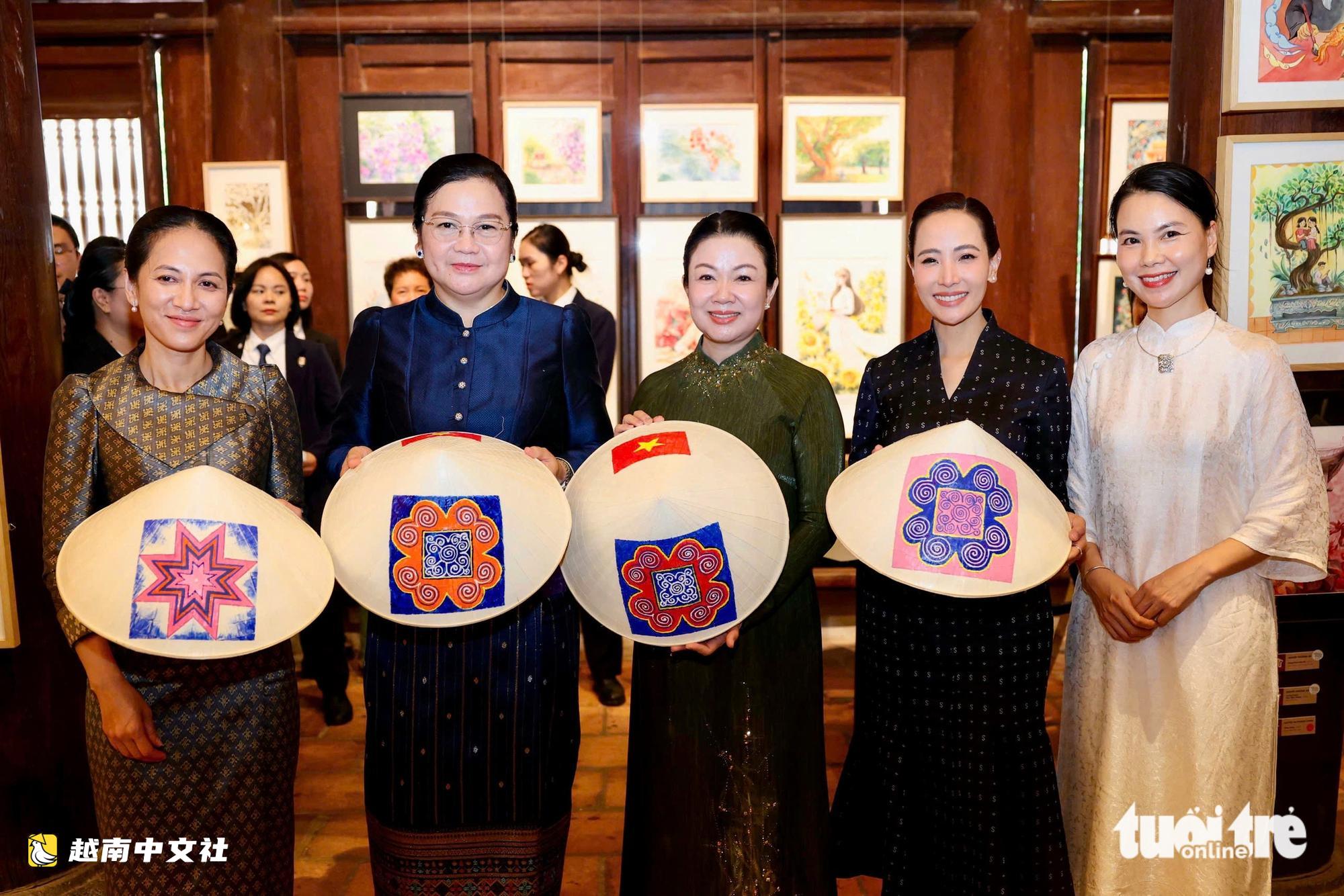 越南總理黎民興夫人與老撾、柬埔寨、泰國總理夫人參觀文廟-國子監
