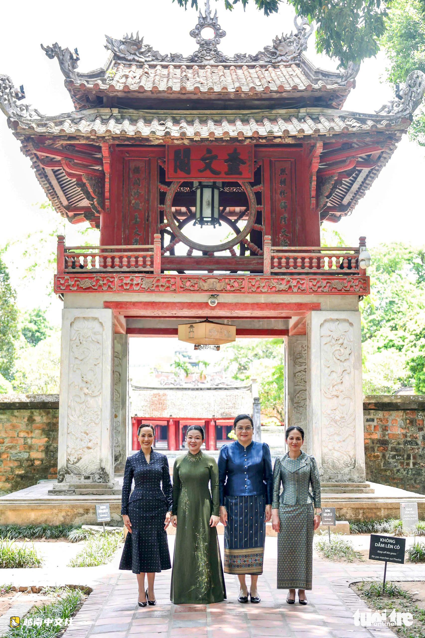 越南總理黎民興夫人與老撾、柬埔寨、泰國總理夫人參觀文廟-國子監