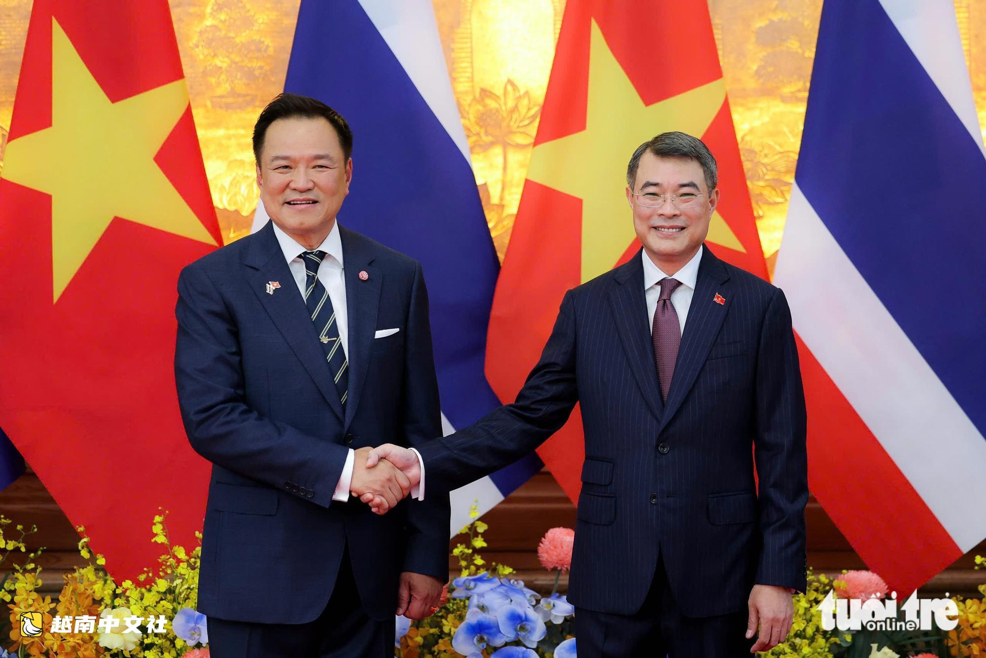 越南舉行儀式歡迎泰國總理阿努廷·查恩維拉庫爾首次訪越