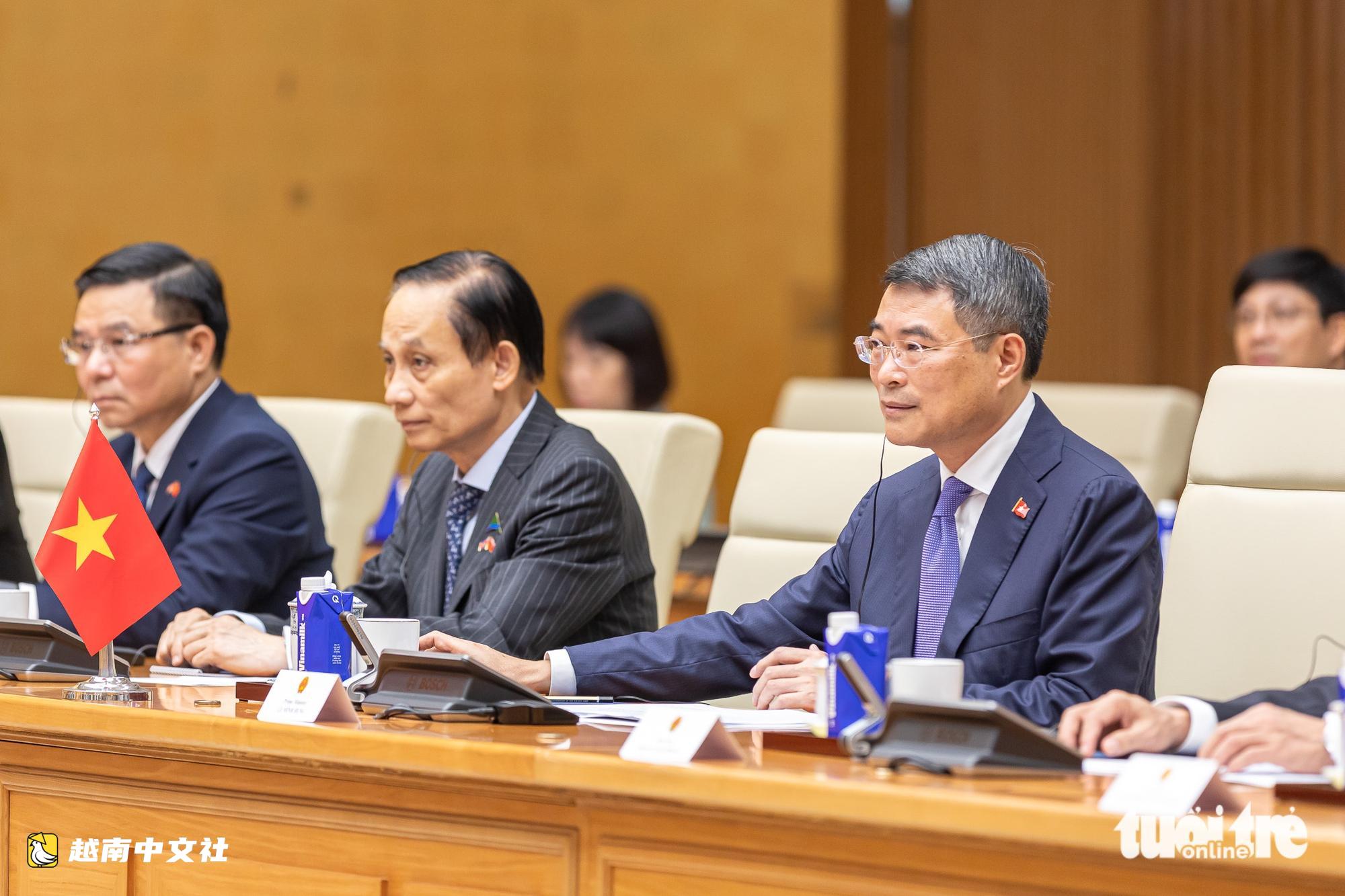 越南總理黎明雄迎接並與柬埔寨首相洪瑪奈舉行會談