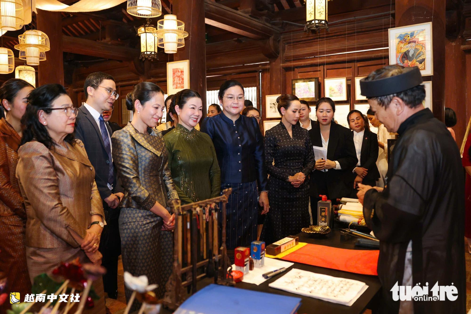 越南總理黎民興夫人與老撾、柬埔寨、泰國總理夫人參觀文廟-國子監