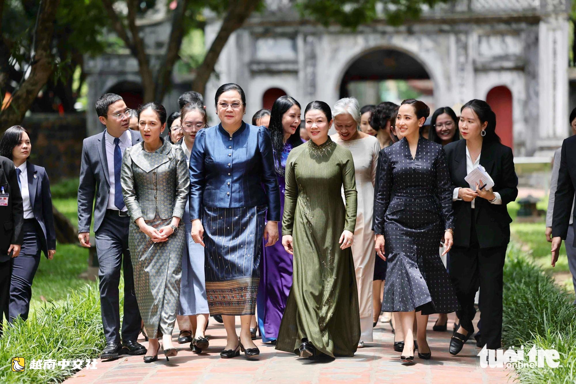 越南總理黎民興夫人與老撾、柬埔寨、泰國總理夫人參觀文廟-國子監