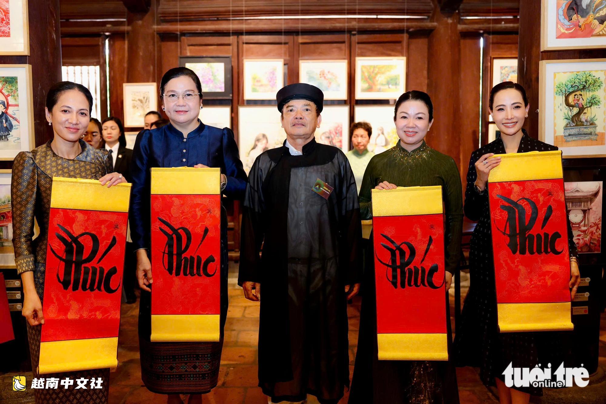 越南總理黎民興夫人與老撾、柬埔寨、泰國總理夫人參觀文廟-國子監
