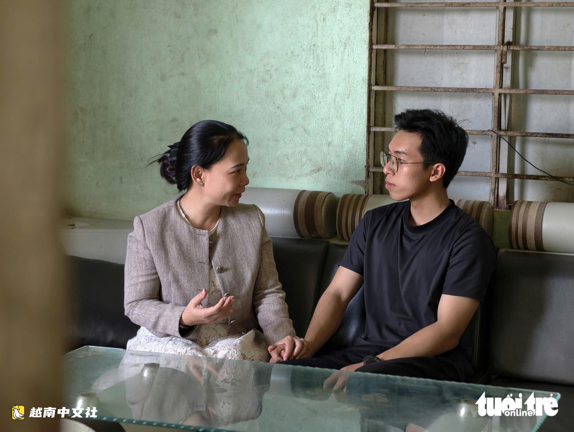 越南男孩在正式考試前將家變成“無監考考場”
