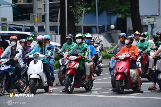 越南網約車司機十多年來被“合作伙伴”的外殼困住