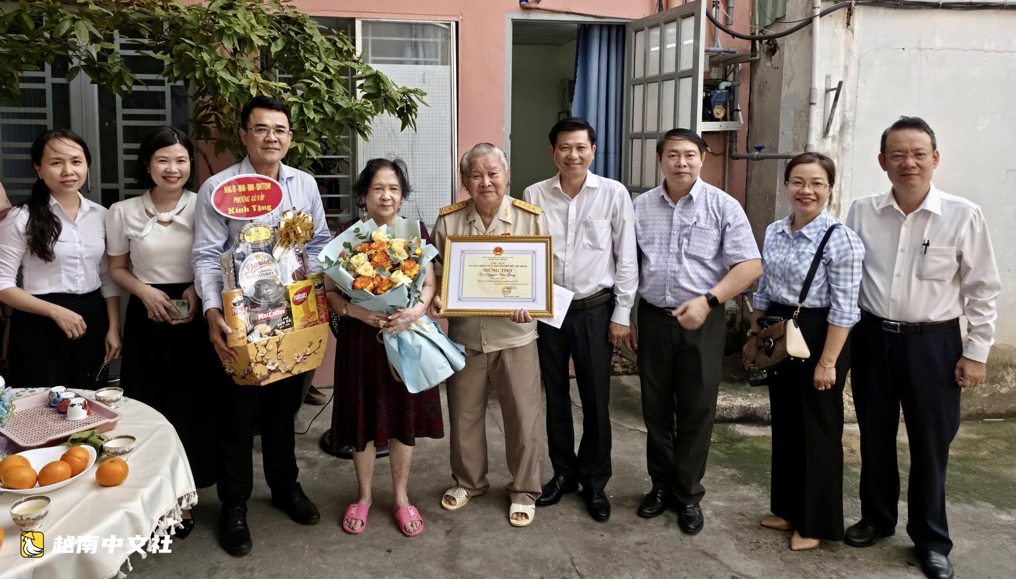 越南胡志明市領導走訪慰問優秀高齡老人