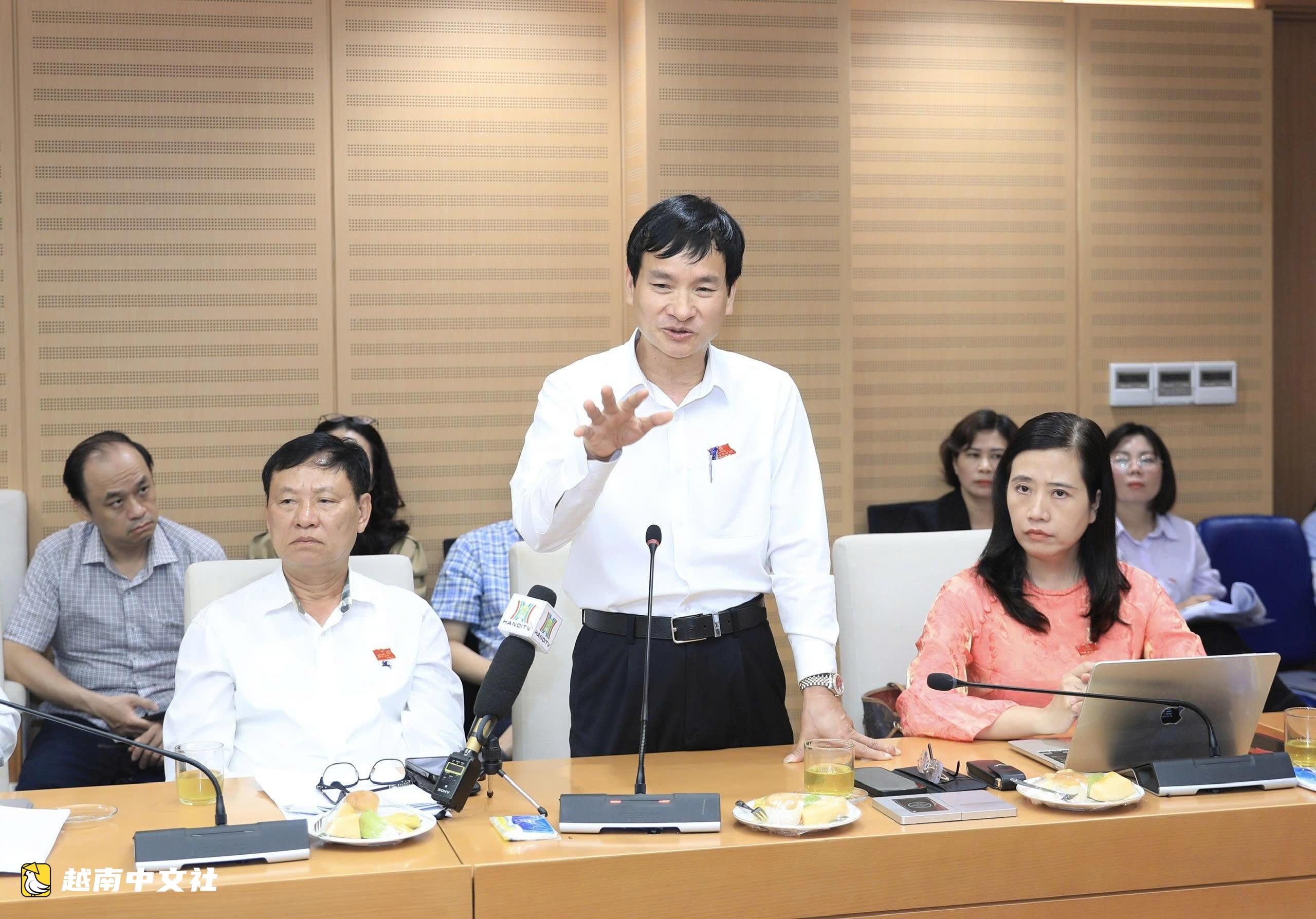 越南河內一名鄉黨委書記建議為每位村長配發一輛自行車,以便每天騎車走訪村民