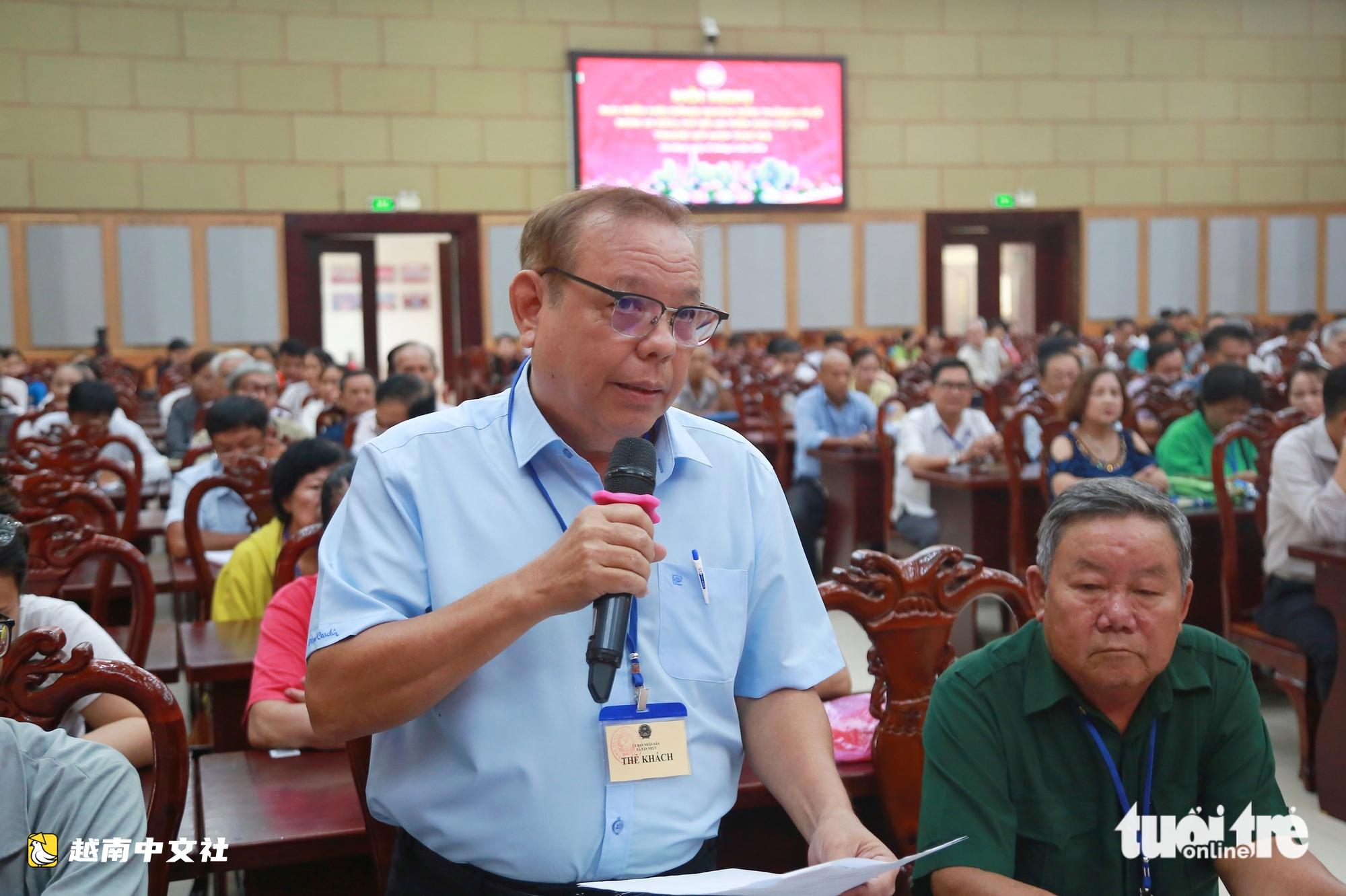 越南胡志明市市委副書記在平政郡四鄉與選民接觸