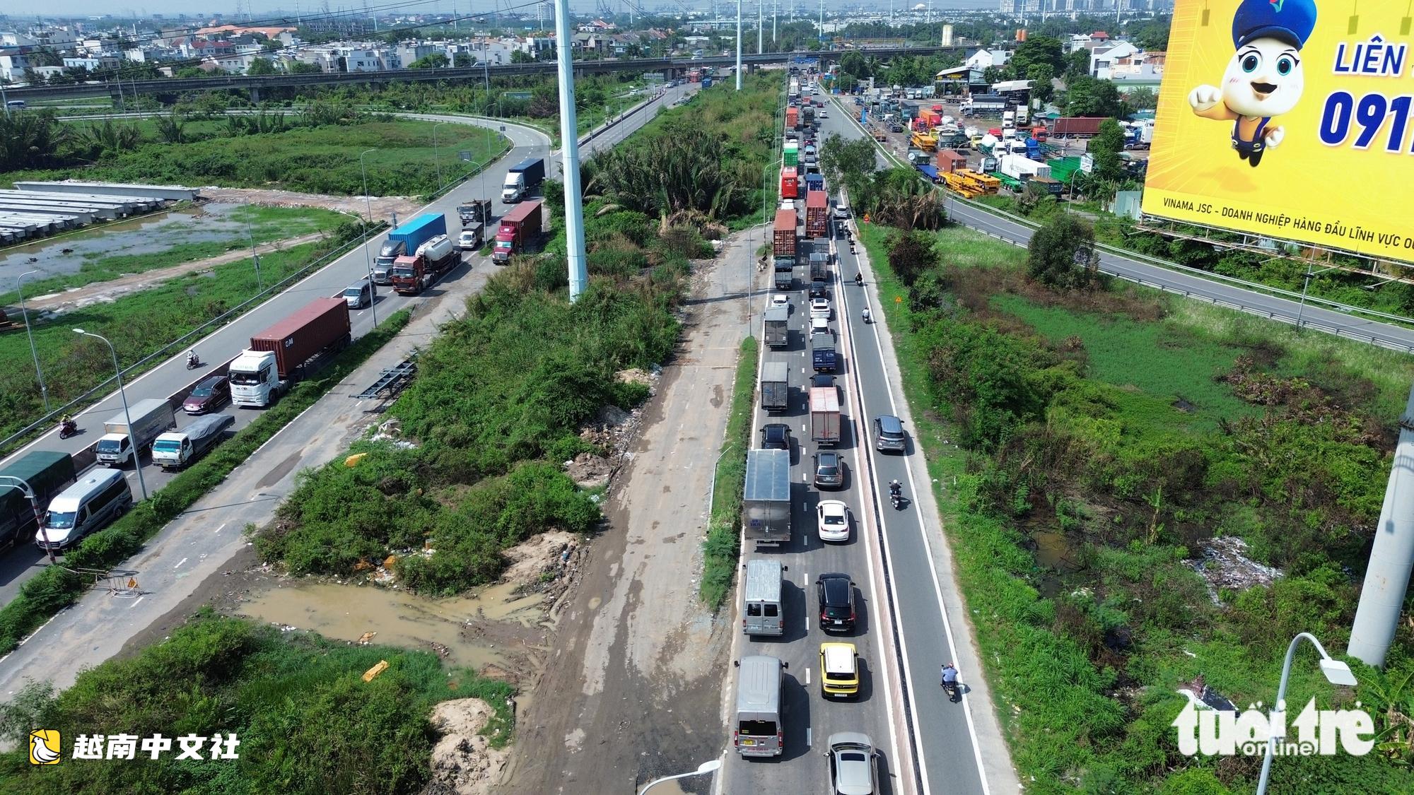 越南胡志明市-隆城高速公路擁堵10公里