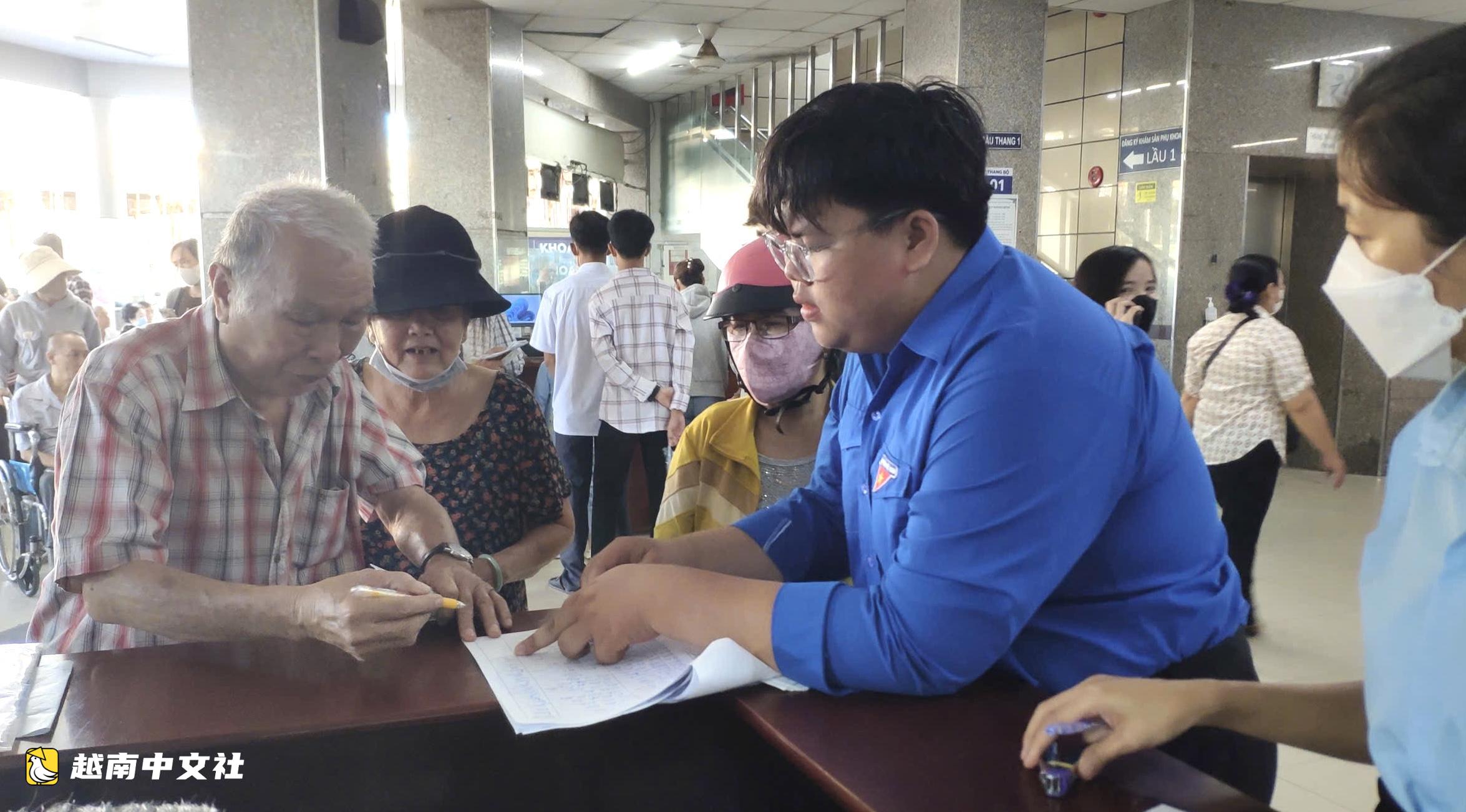 越南胡志明市數千名居民獲得上門健康檢查和隨訪服務