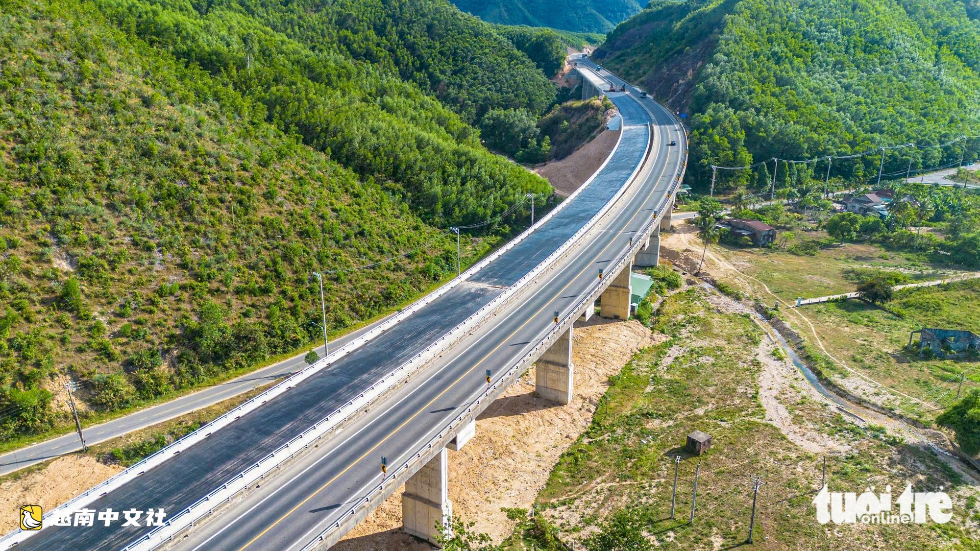 越南拉山-華蓮高速公路四車道面貌接近完工