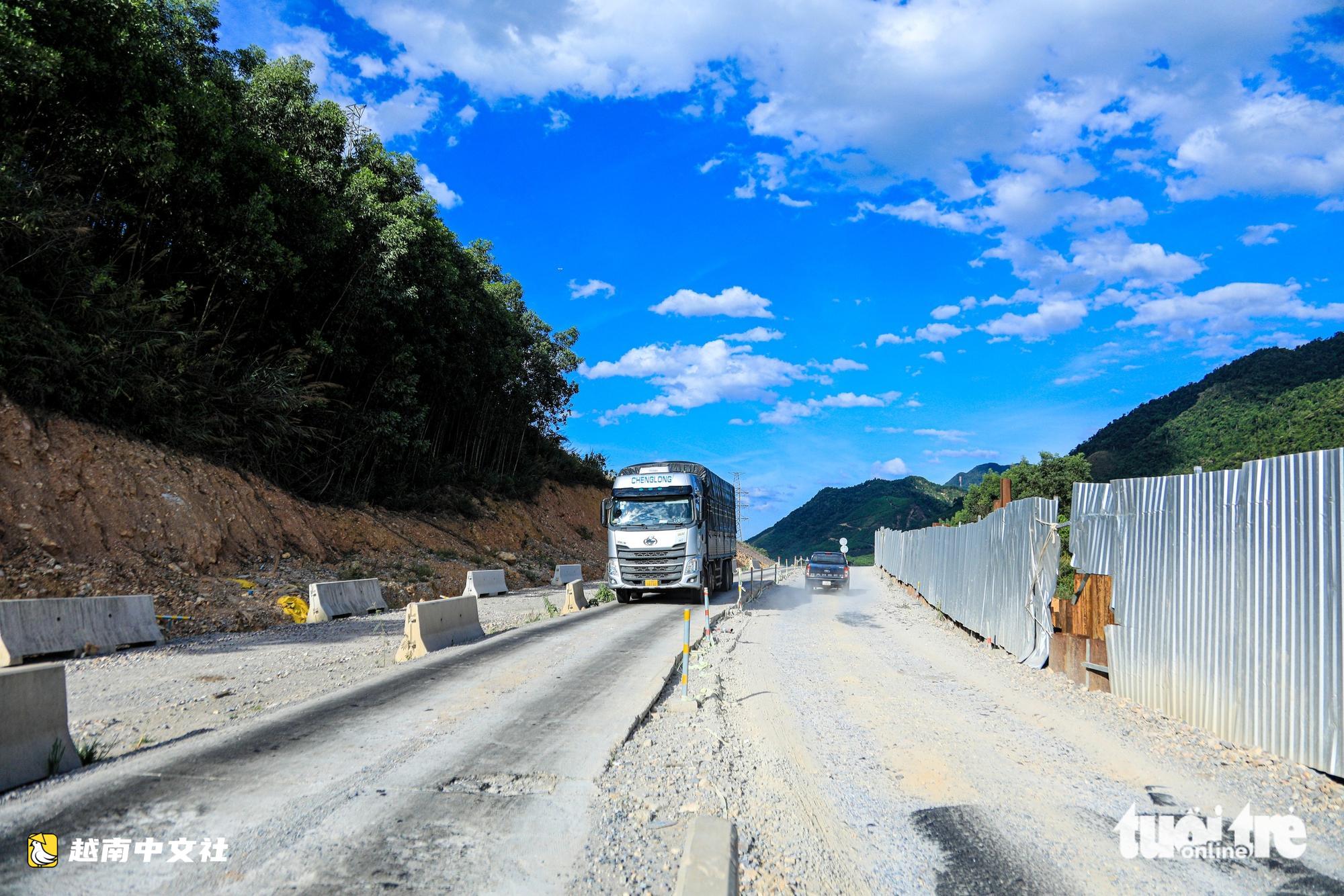 越南拉山-華蓮高速公路四車道面貌接近完工