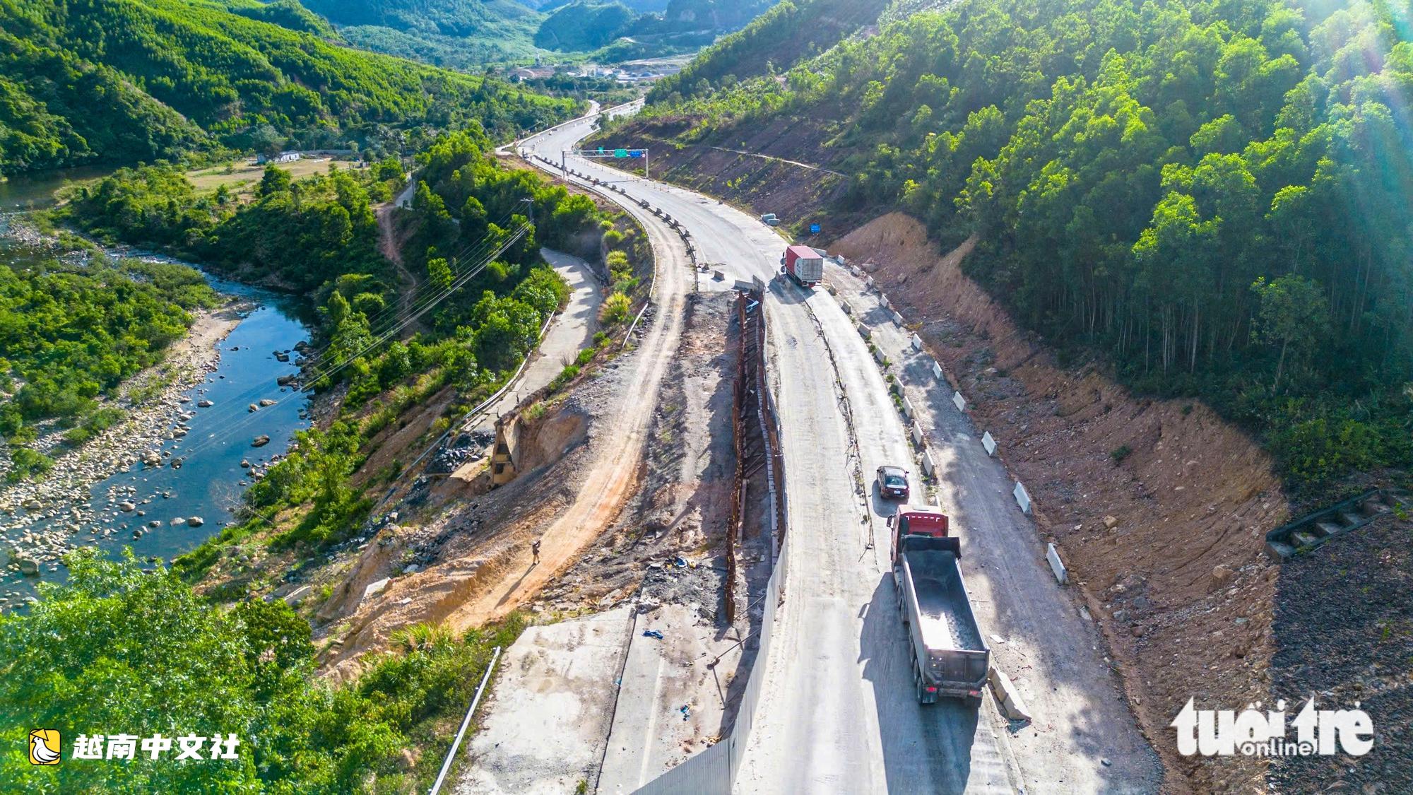 越南拉山-華蓮高速公路四車道面貌接近完工