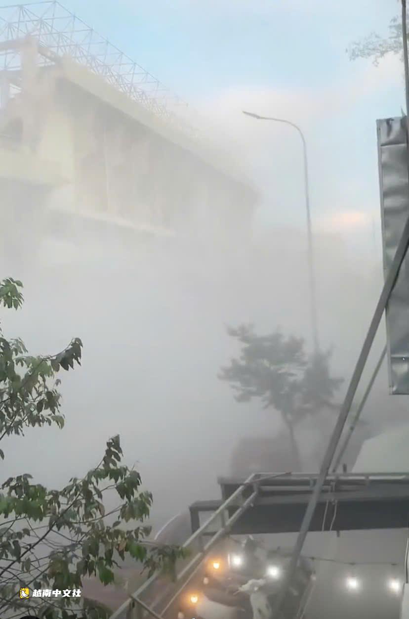 越南峴港市中心突發強風,赤浪體育場拆除工地塵土飛揚遮天蔽日