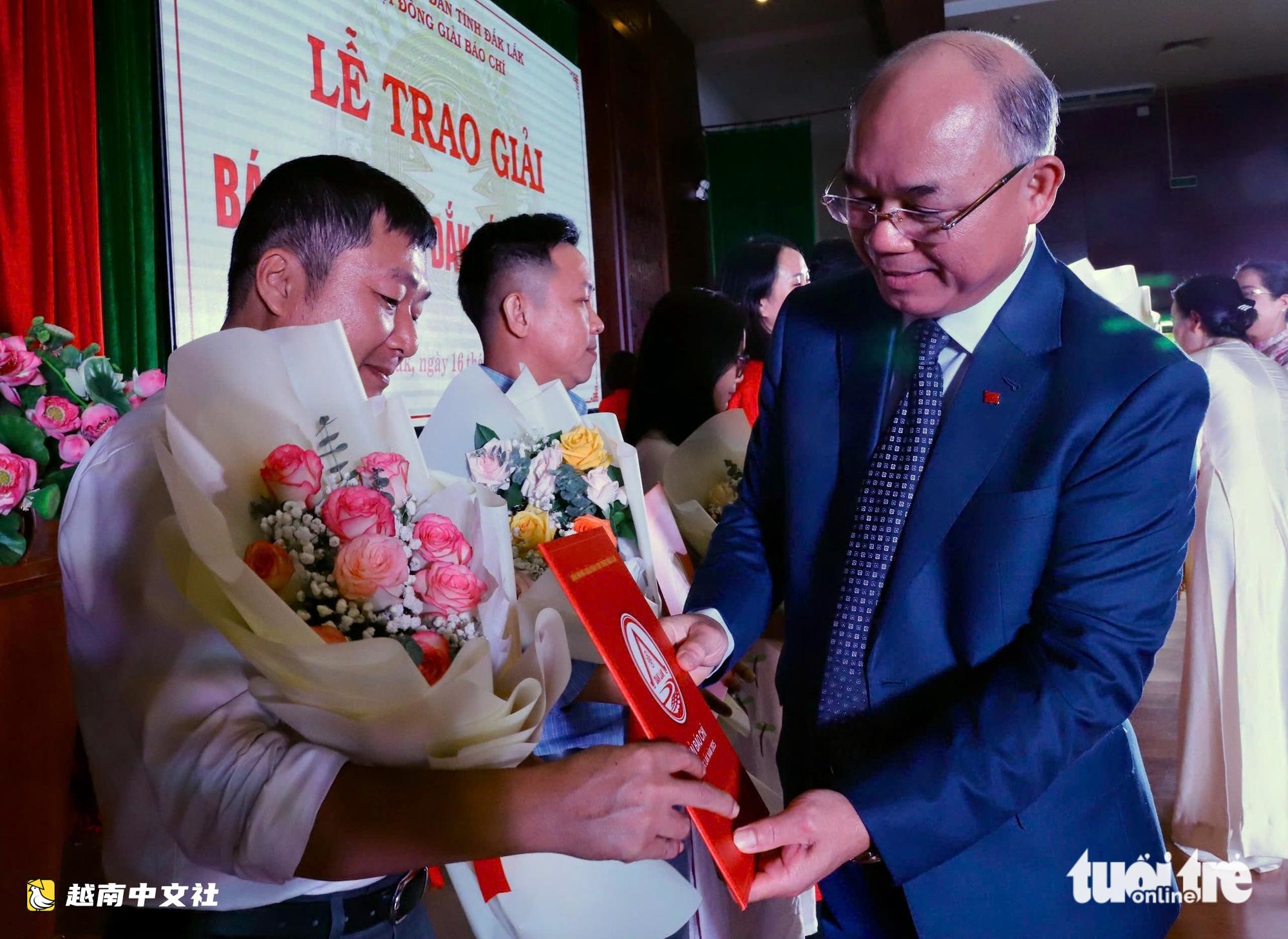 越南多樂省頒發第六屆新聞獎,共有61件作品獲獎,《年輕人報》榮獲3個獎項