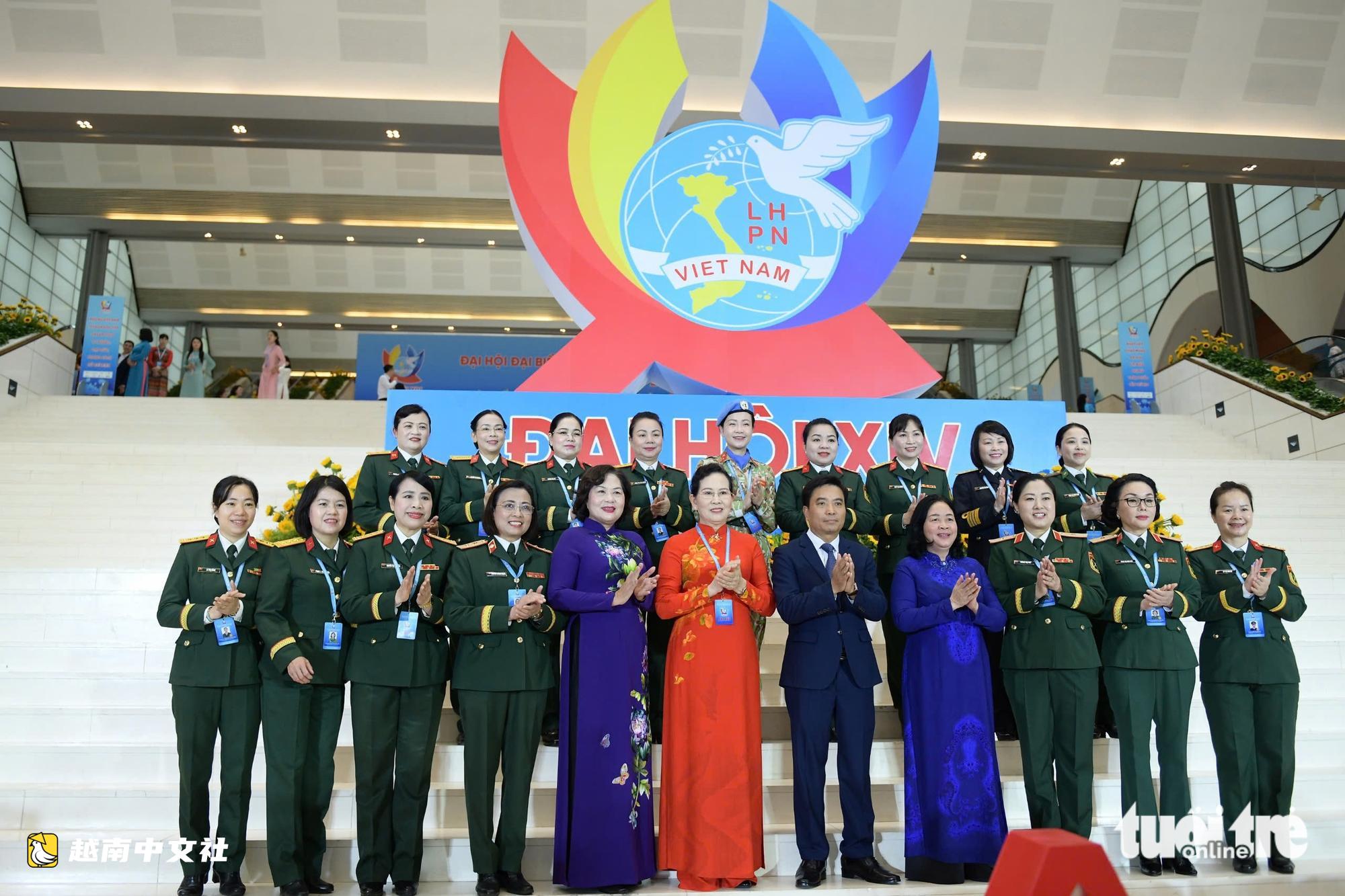 越南國會主席及黨和國家領導人出席第十四屆全國婦女代表大會