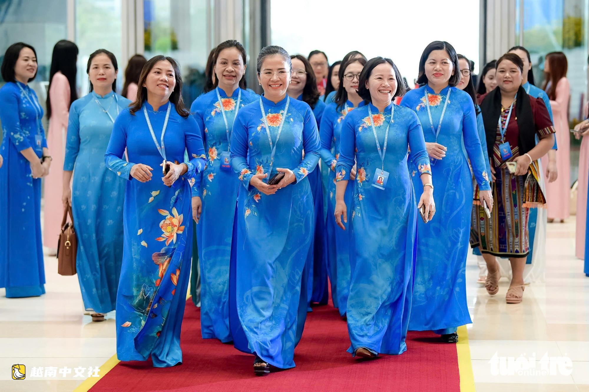 越南國會主席及黨和國家領導人出席第十四屆全國婦女代表大會